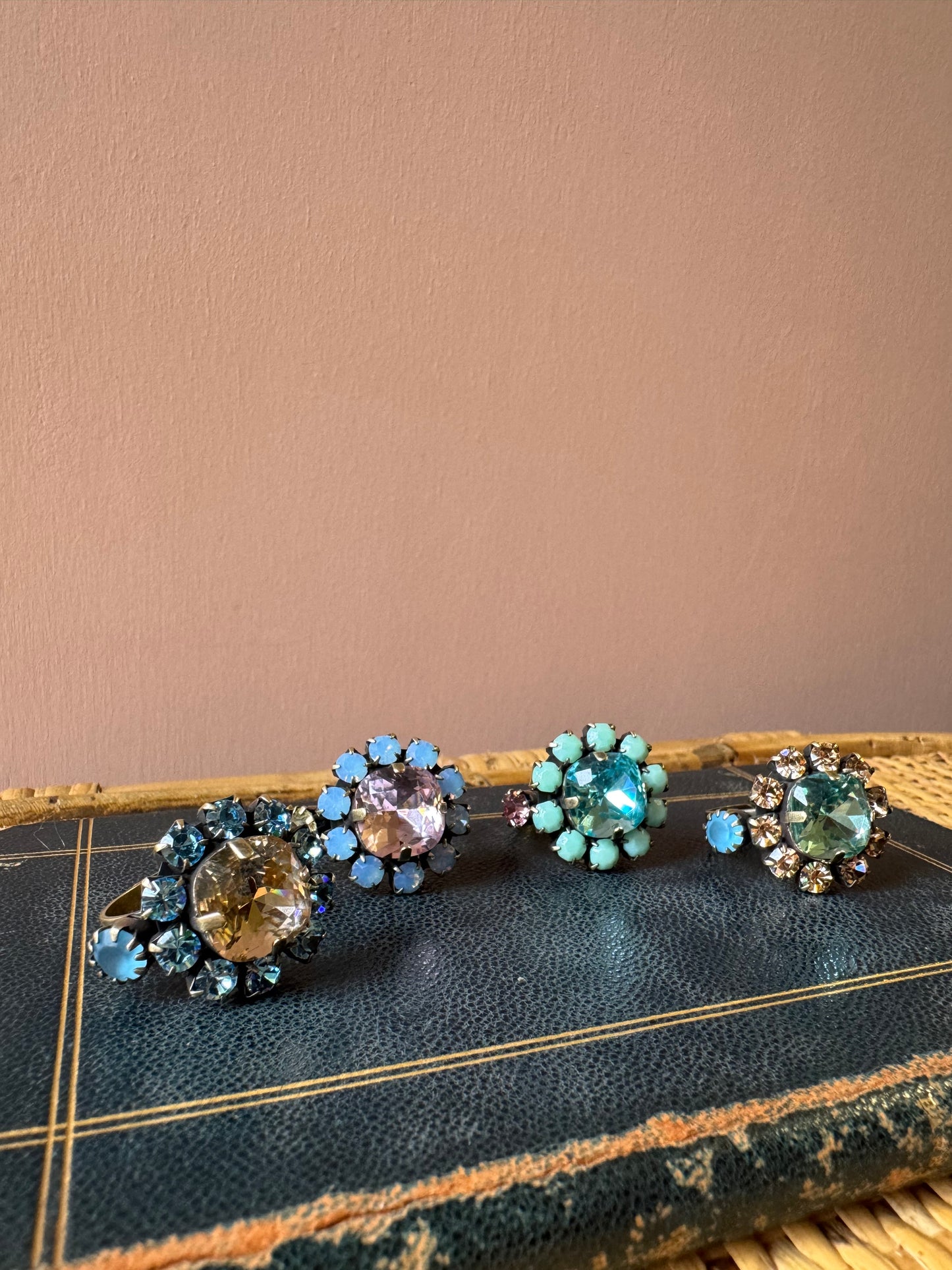 Anelli fiore e strass Unique