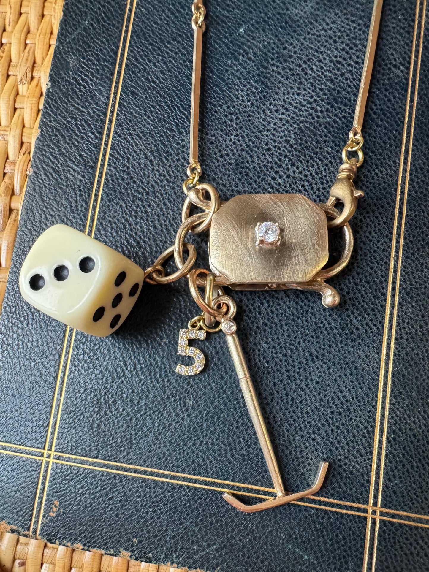 Collana lucchetto zircone e charms L|UNA