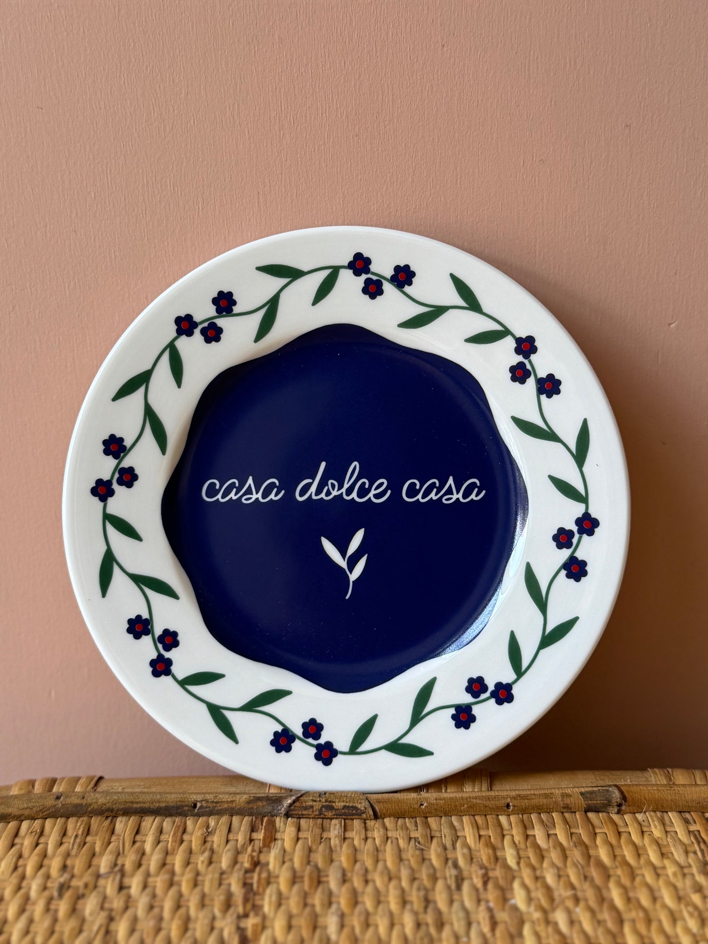 Piatto ILARIA.I “Casa dolce casa”