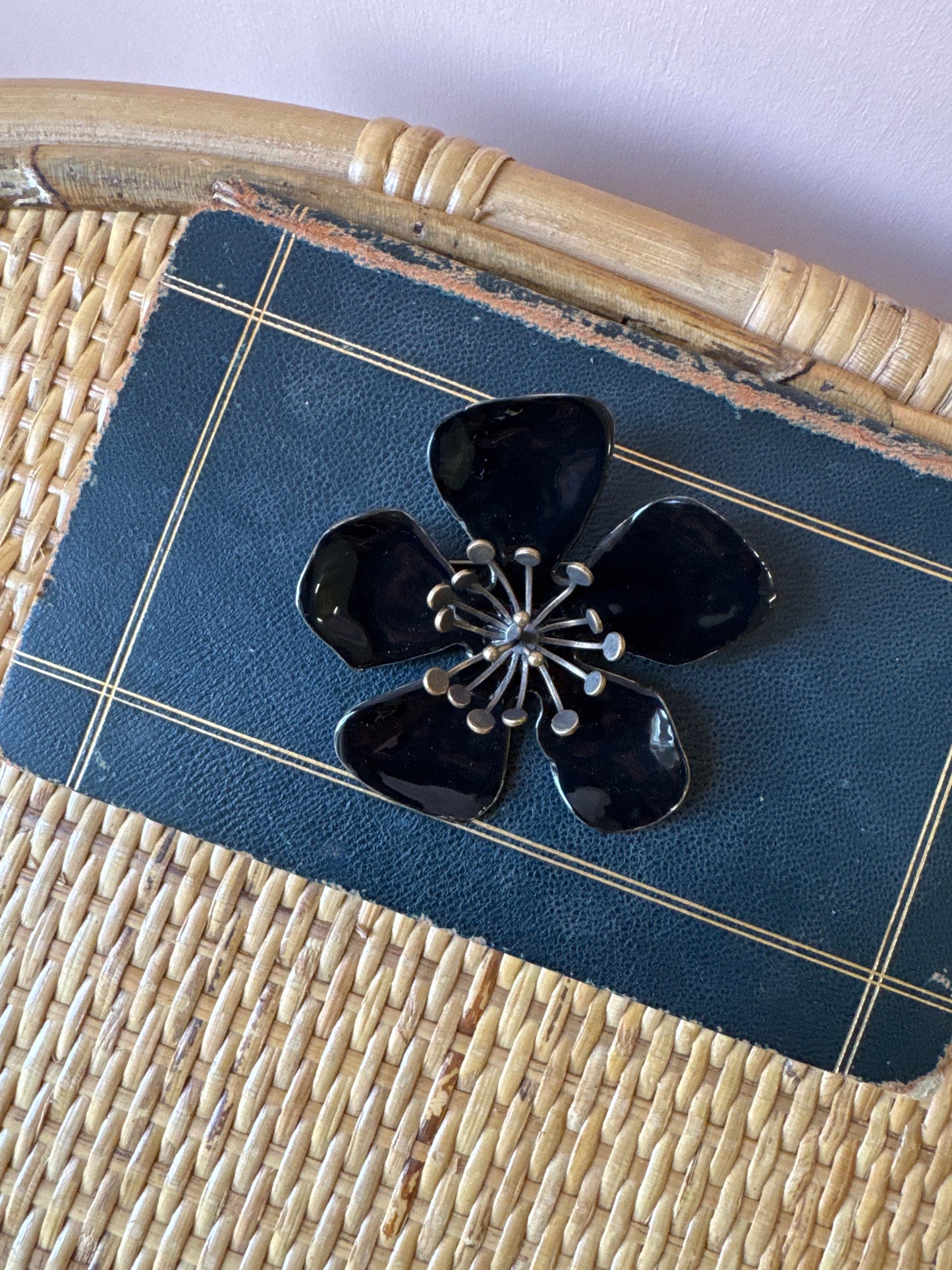 Spille fiore smaltato Unique