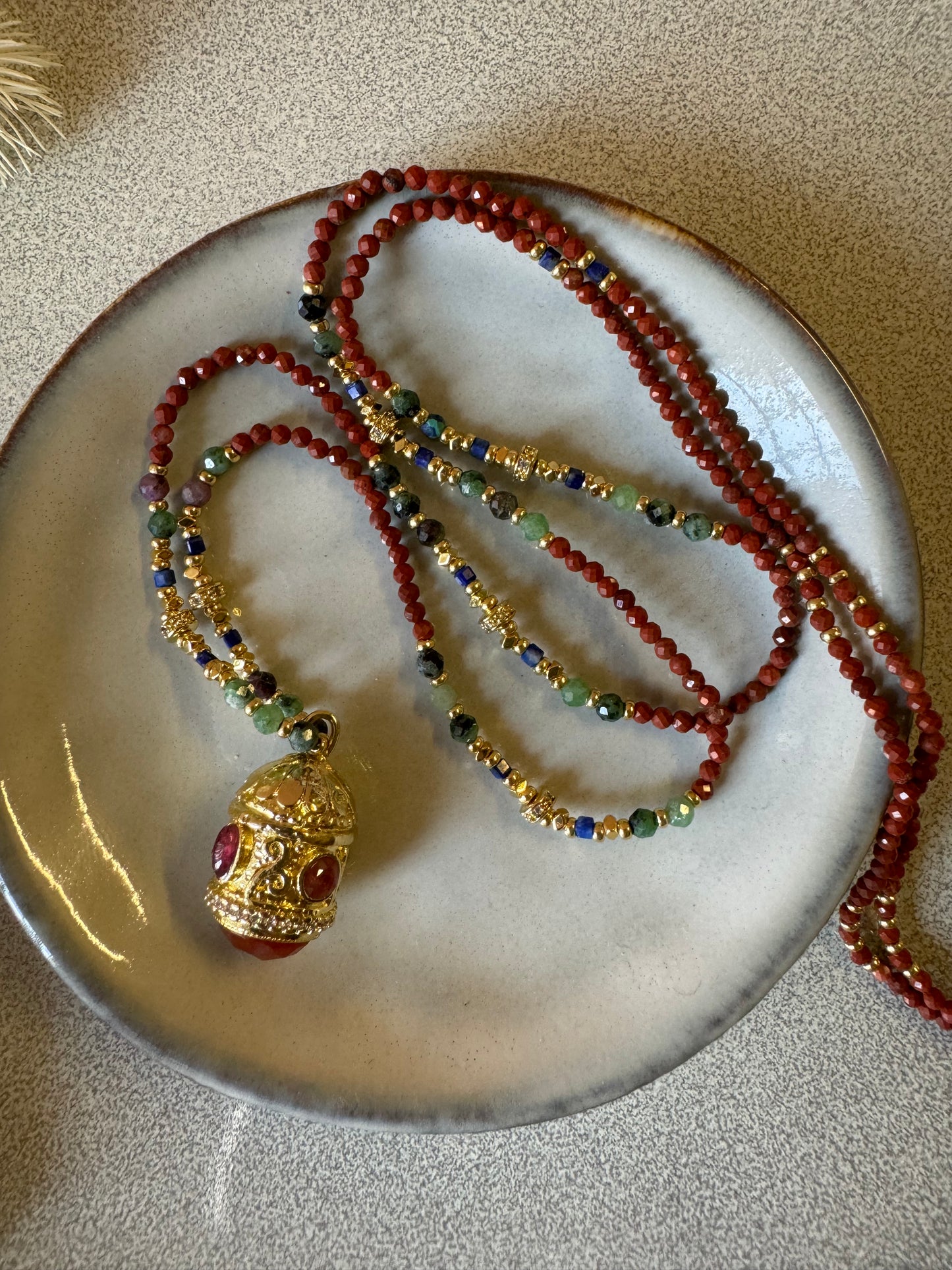 Collana Bussolotto e pietrine