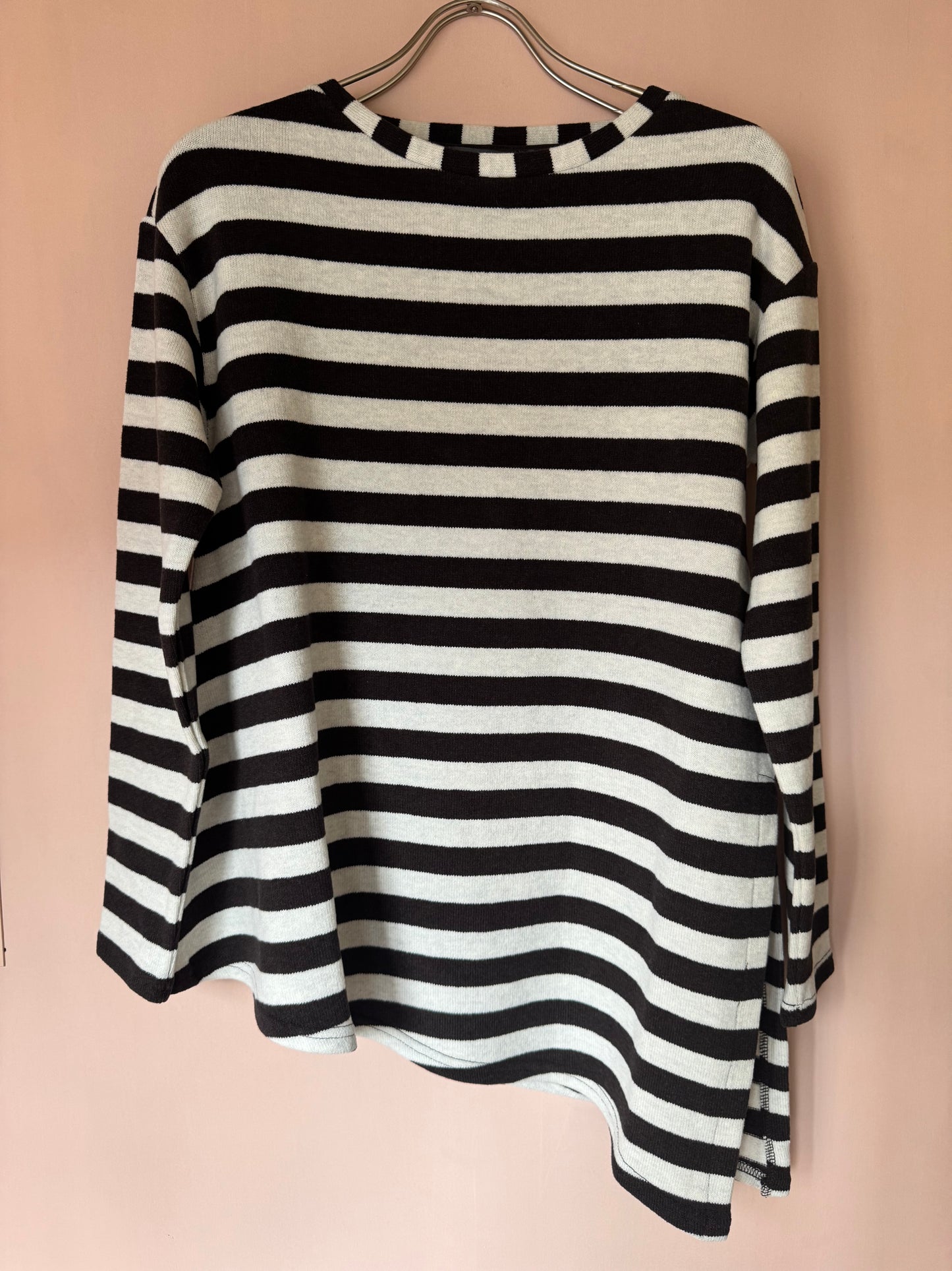 Maglia Asimmetrica riga moro Neirami