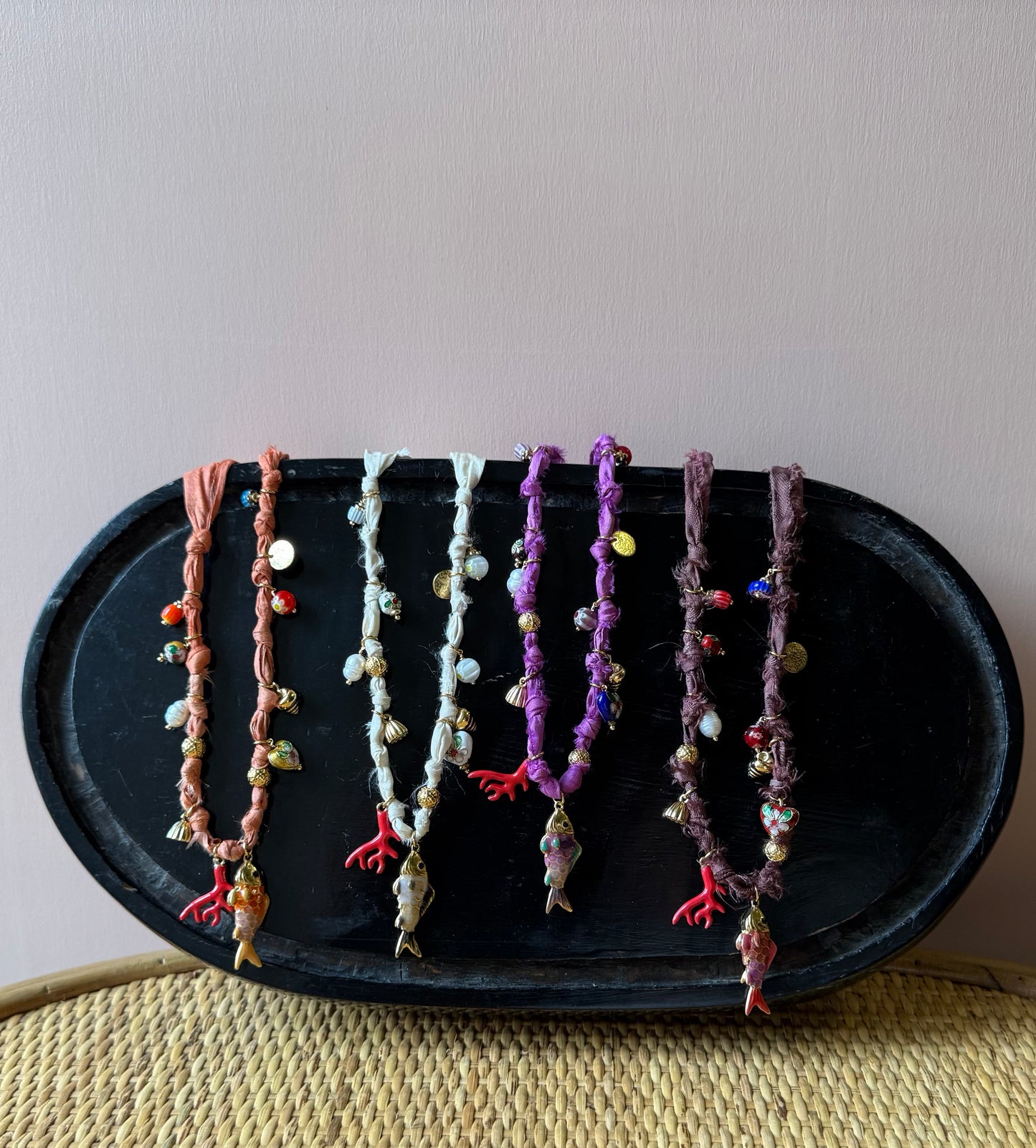 Girocollo tessuto e Charms