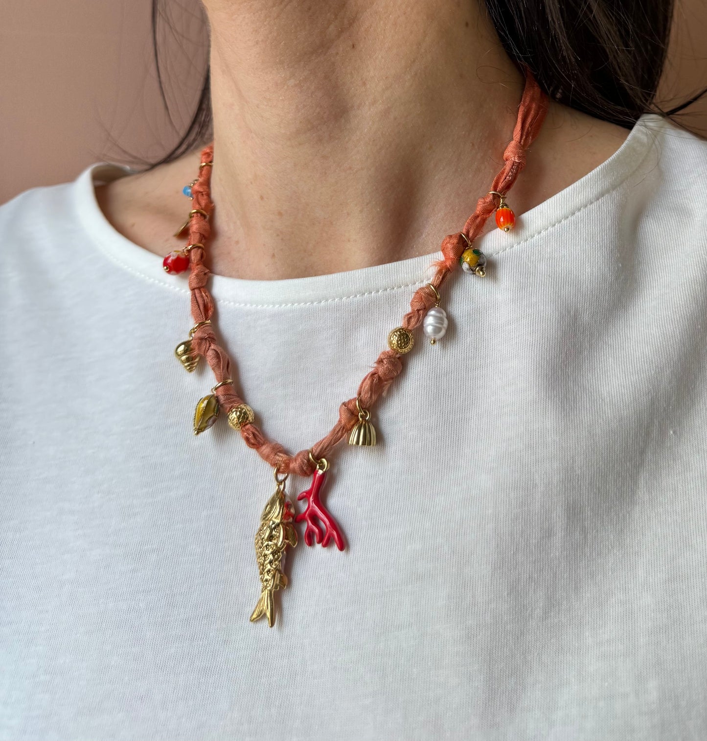 Girocollo tessuto e Charms