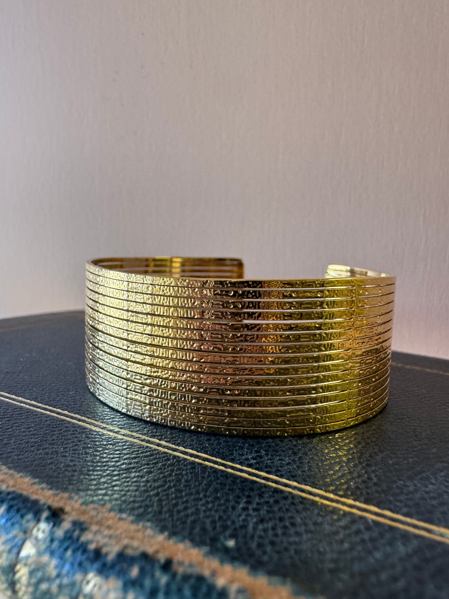 Bracciale rigido Martellato