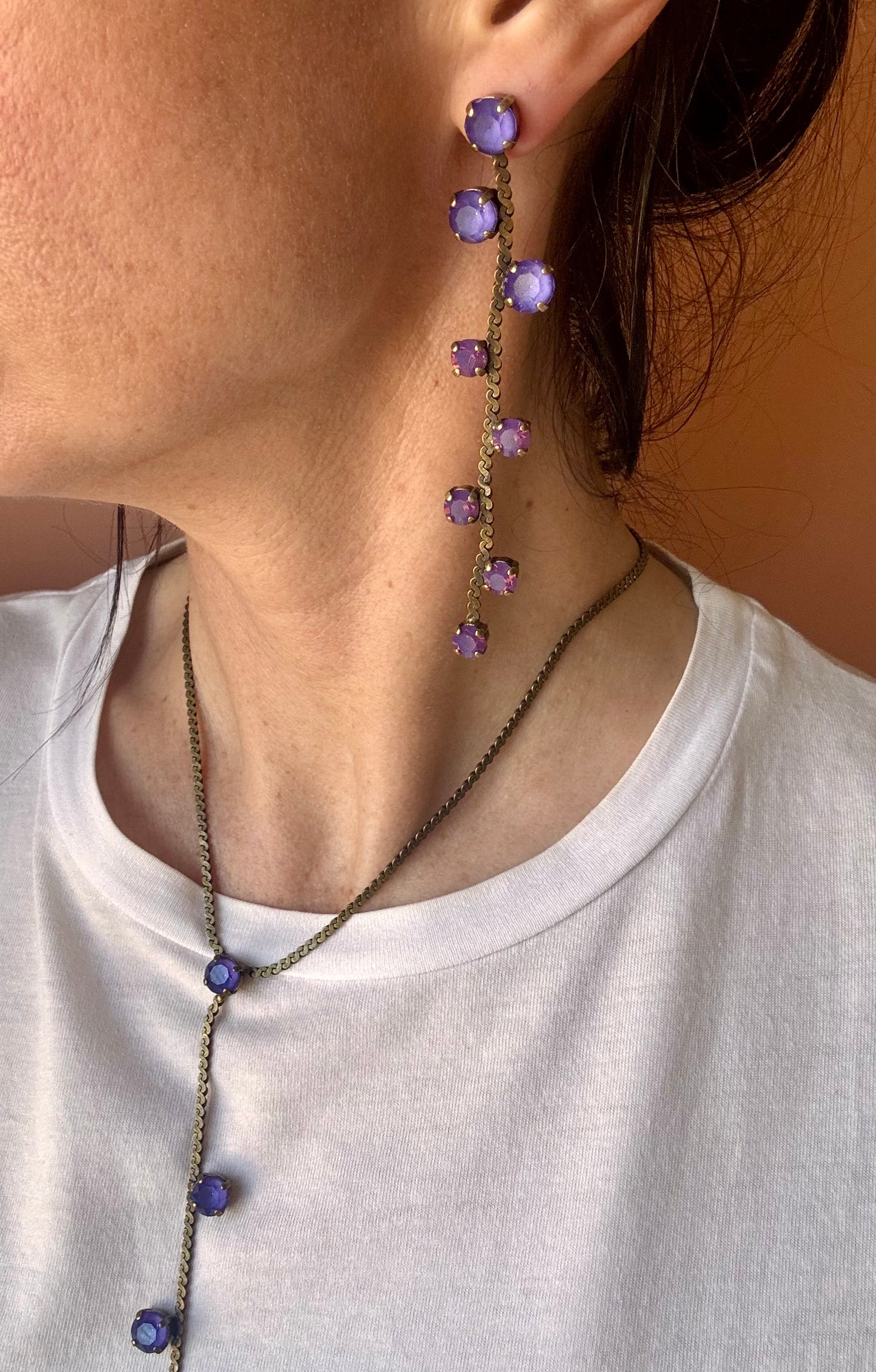 Orecchini perno pendenti viola Unique