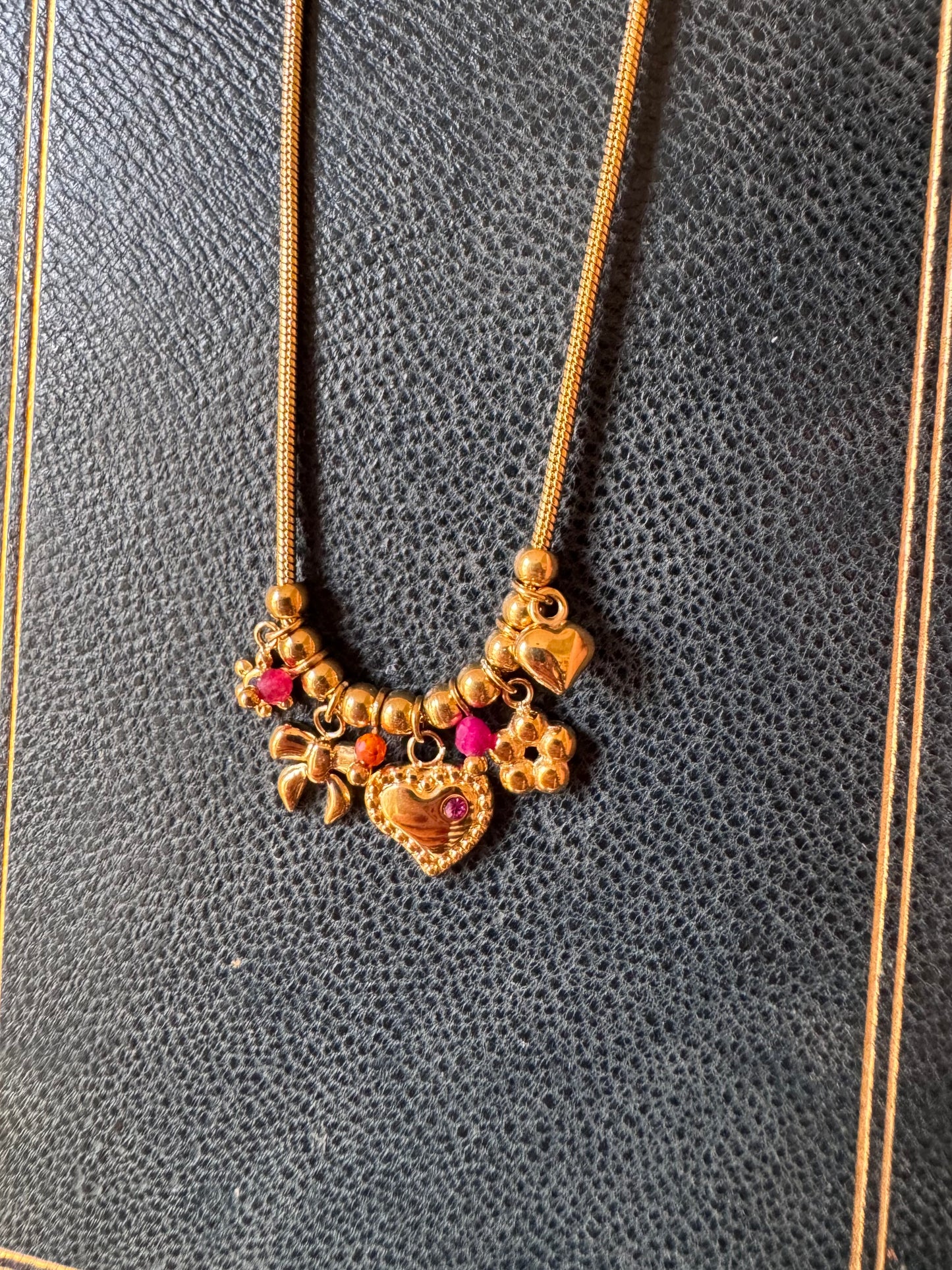 Girocollo cuore e fiocco