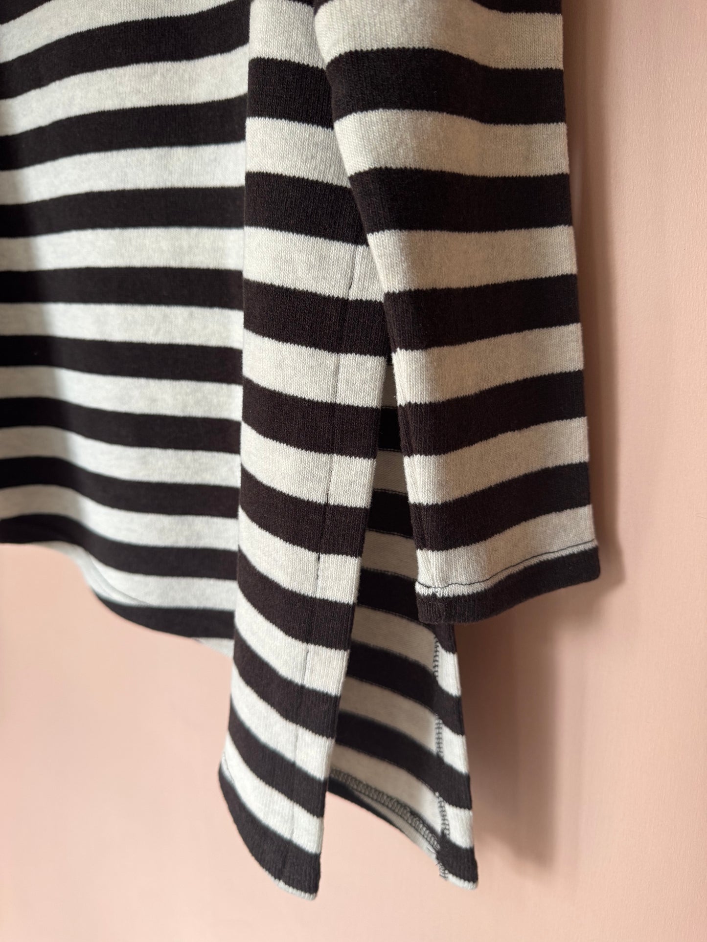 Maglia Asimmetrica riga moro Neirami