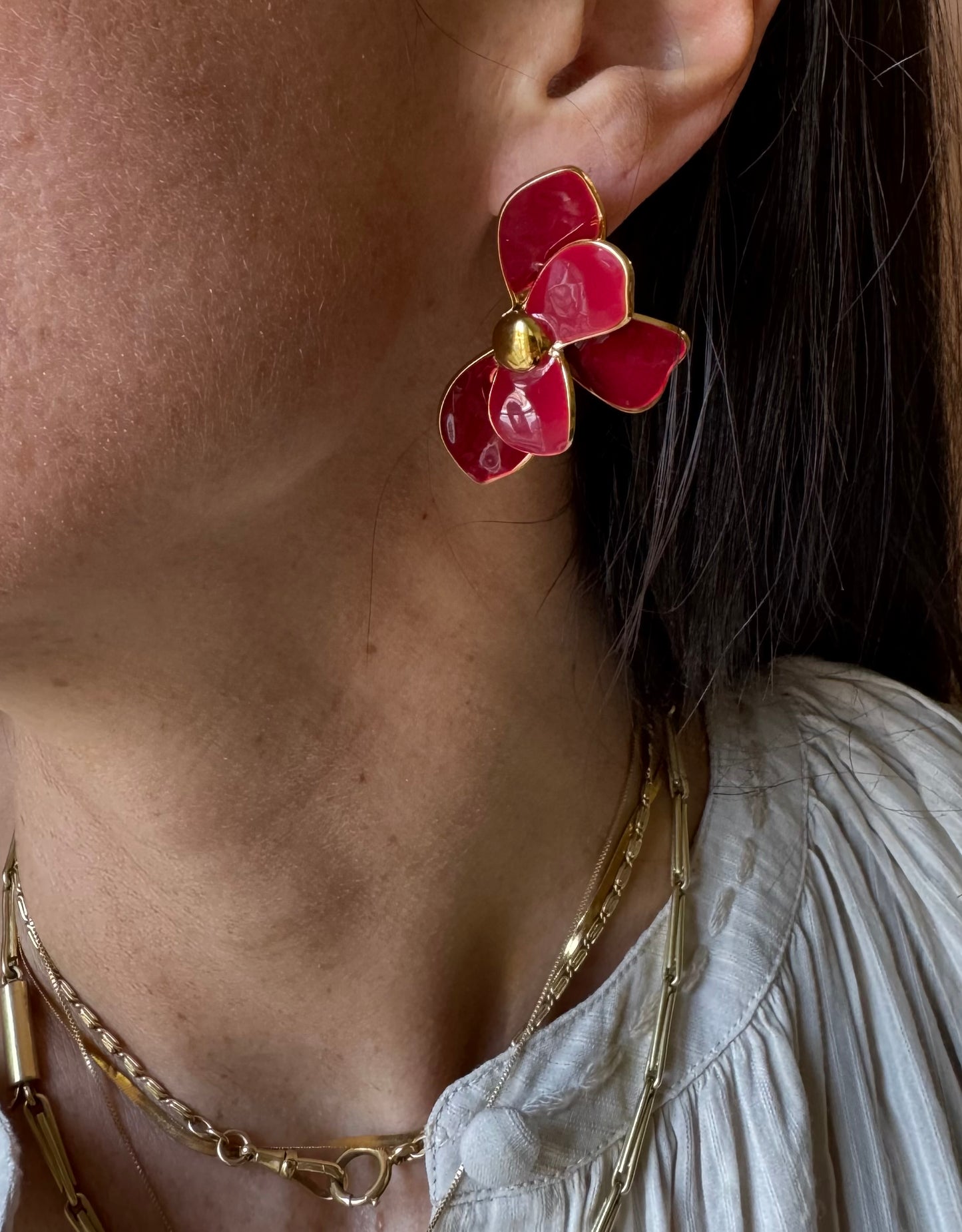 Orecchini mezzo fiore smaltato