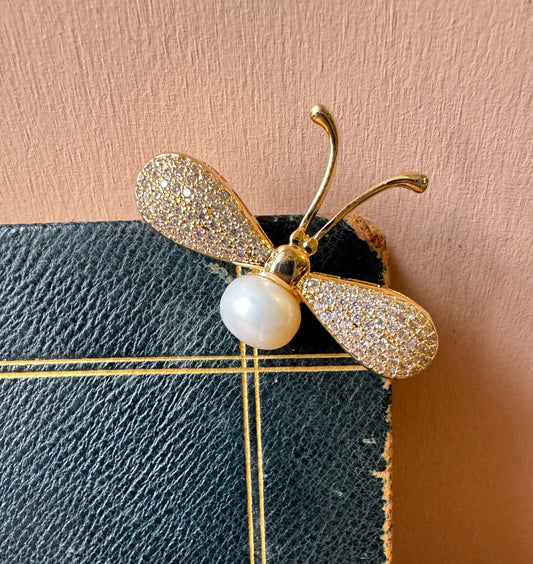 Spilla farfallina con perla