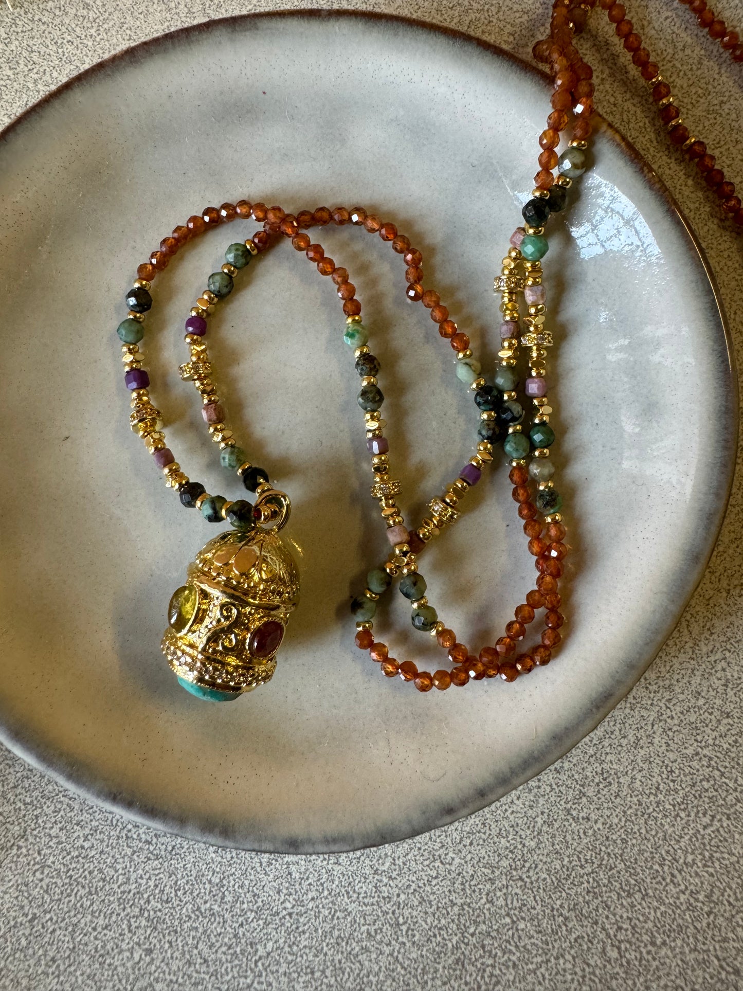 Collana Bussolotto e pietrine