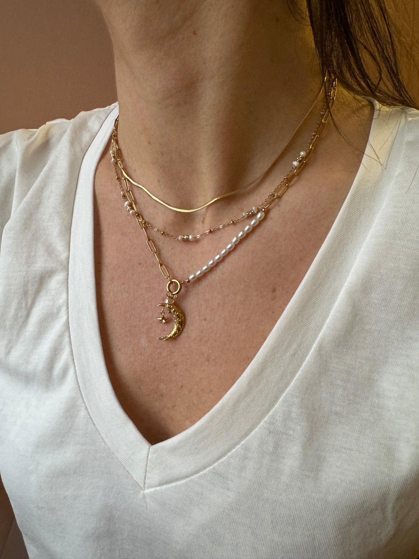 Girocollo scia dorata con perle