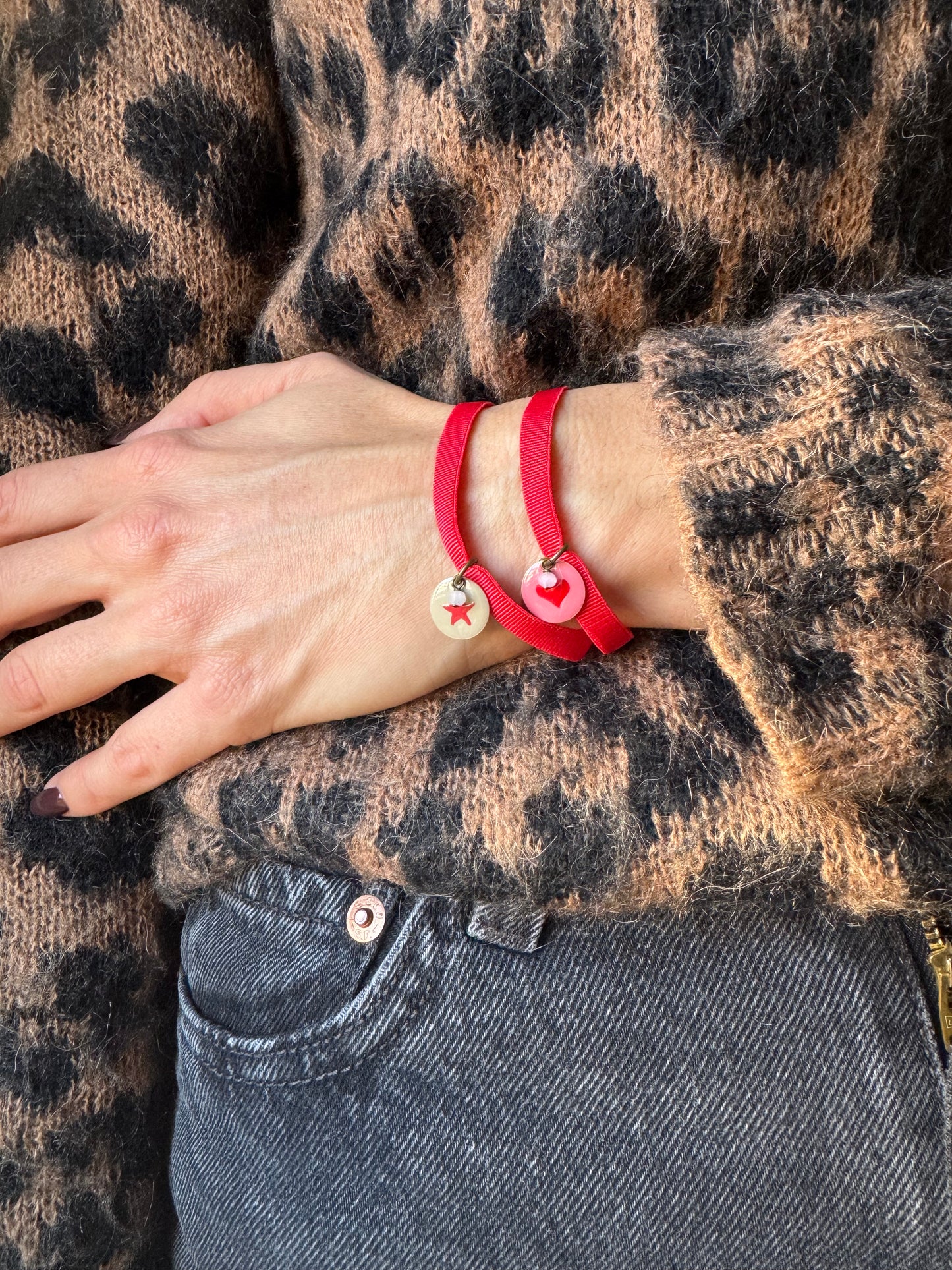 Bracciali elastici con ciondolo smaltato Unique