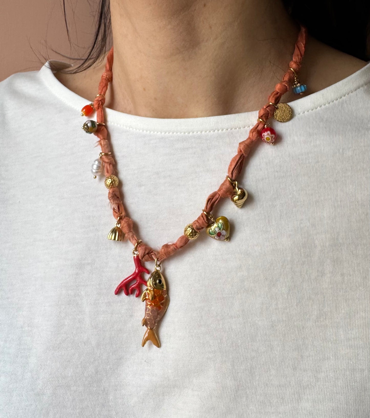 Girocollo tessuto e Charms