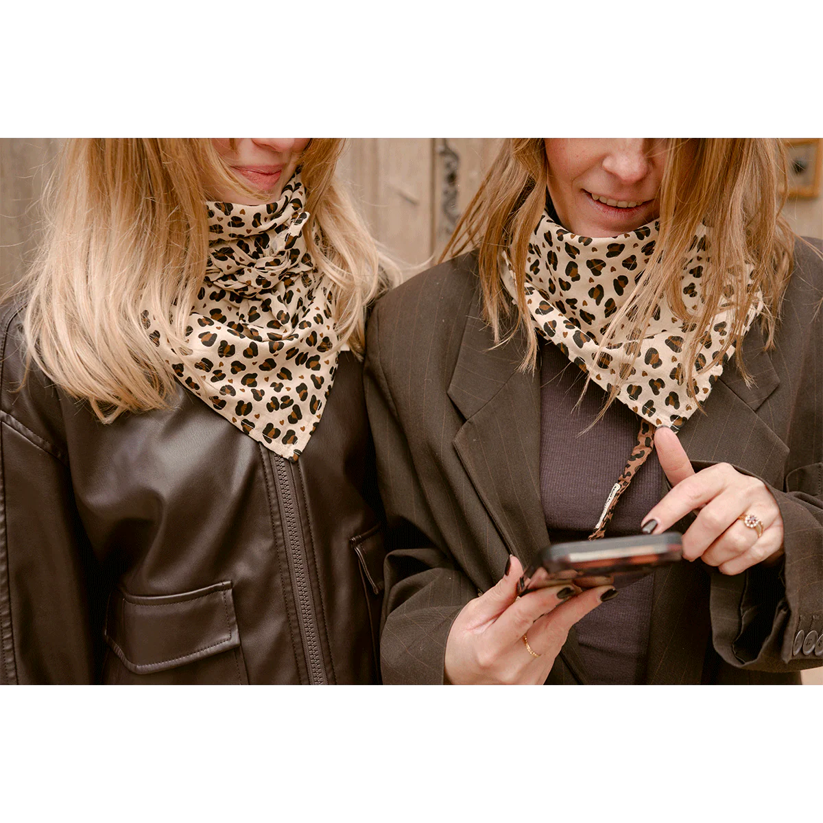 Petit foulard animalier chiaro Mon Petit Leon