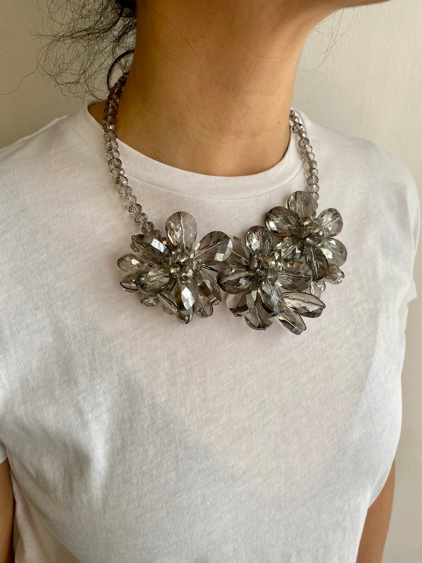 Girocollo fiori fumé