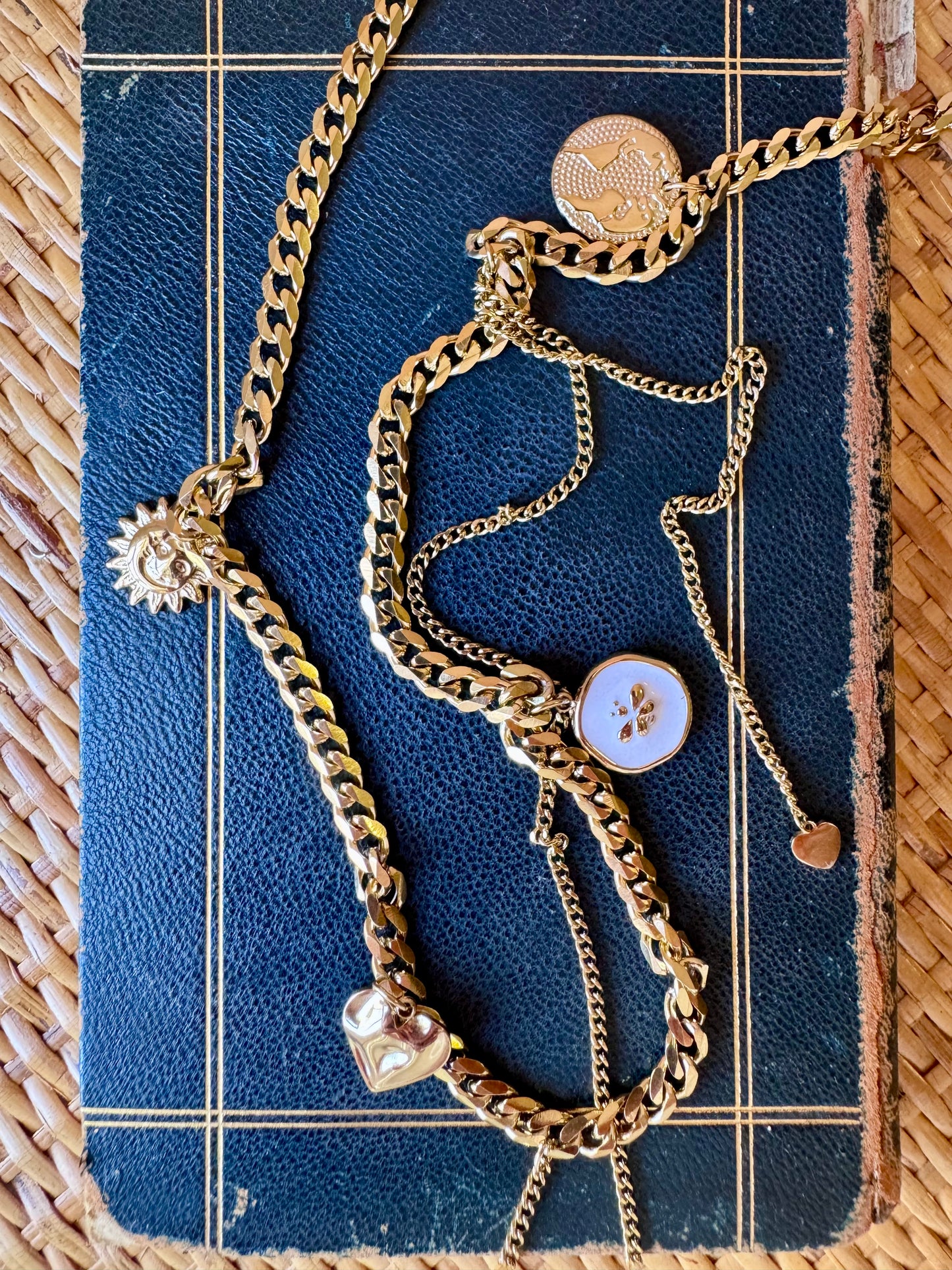 Collana lunga charms