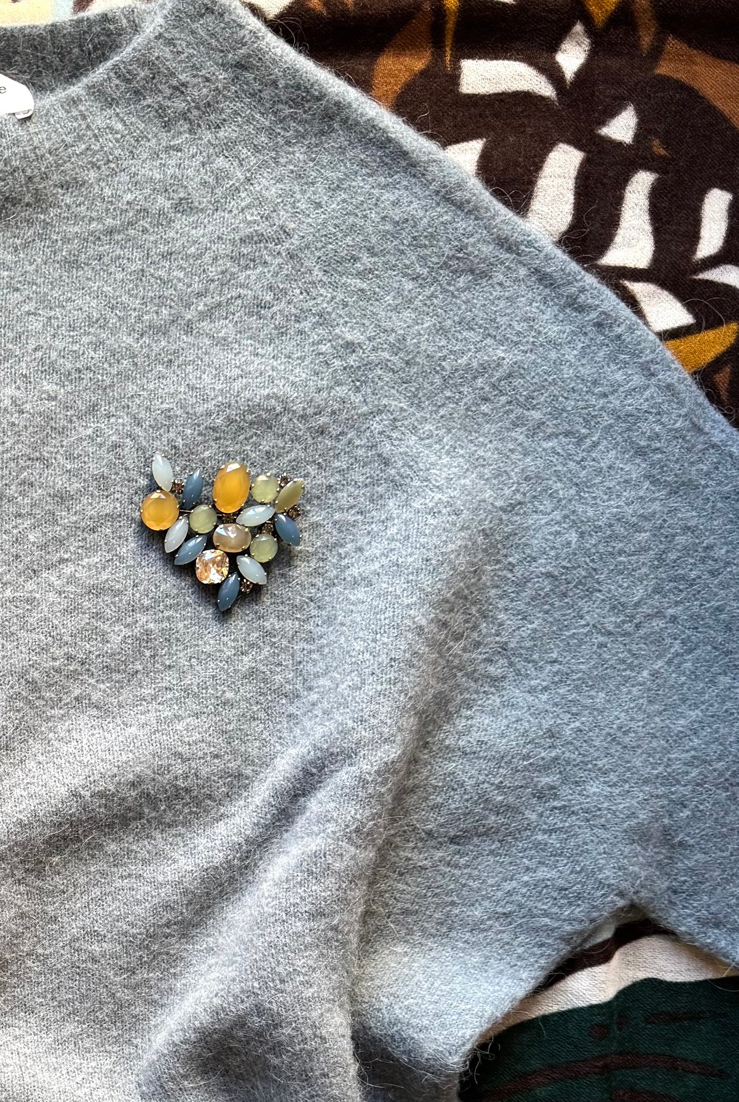 Spilla multi castoni azzurro giallo Unique