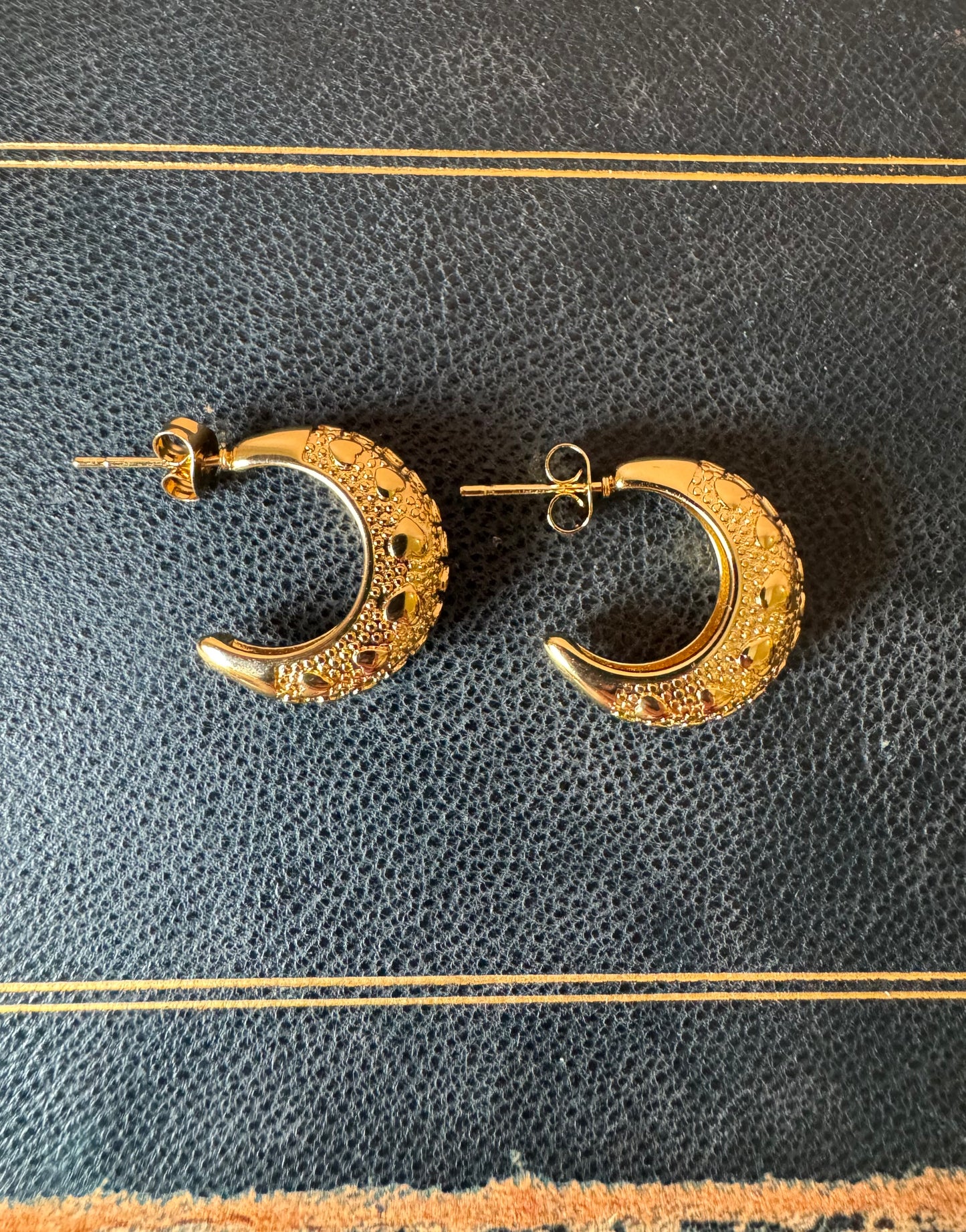 Orecchini cerchio con cuoricini