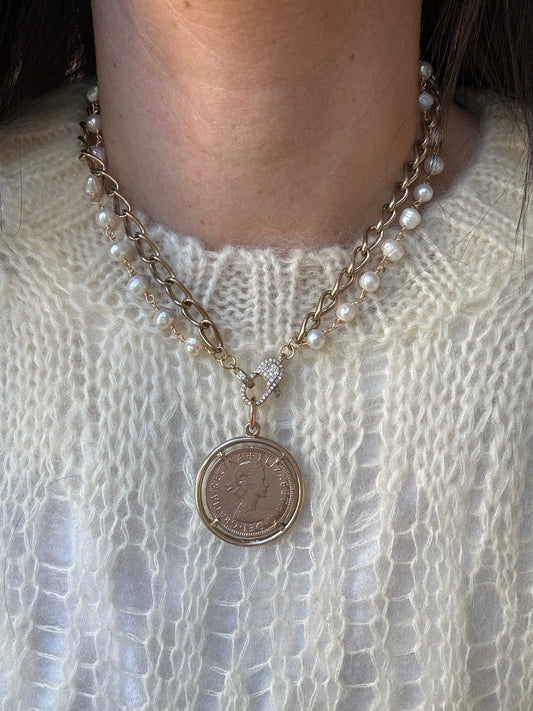 Collana catena e perla con moschettone zirconi e moneta grande L|UNA
