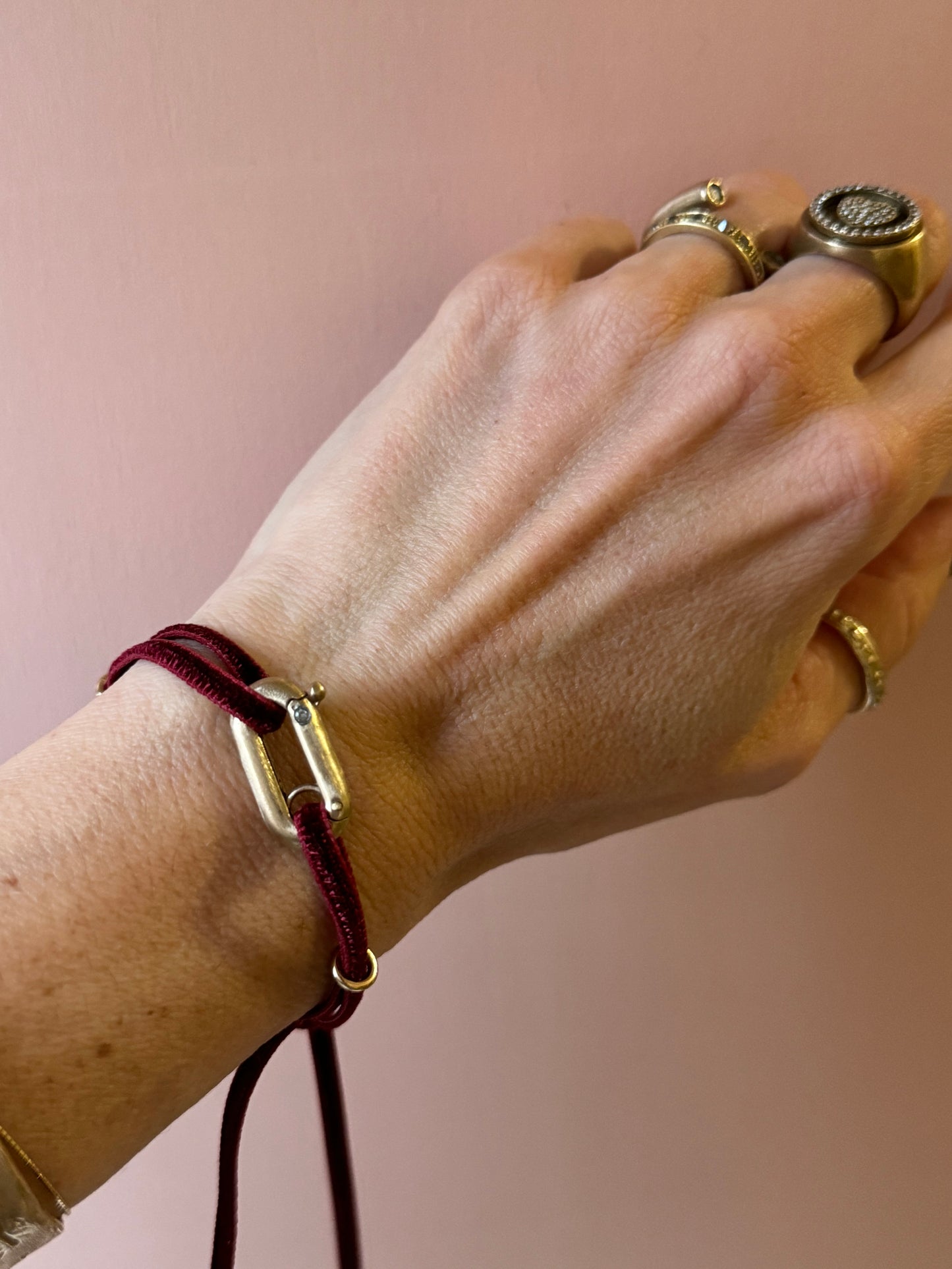 Bracciale in velluto con lucchetto L|UNA