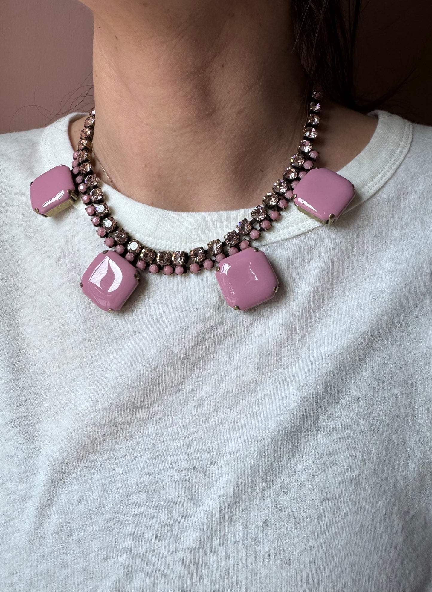 Collana strass e quadrati smaltati rosa UNIQUE