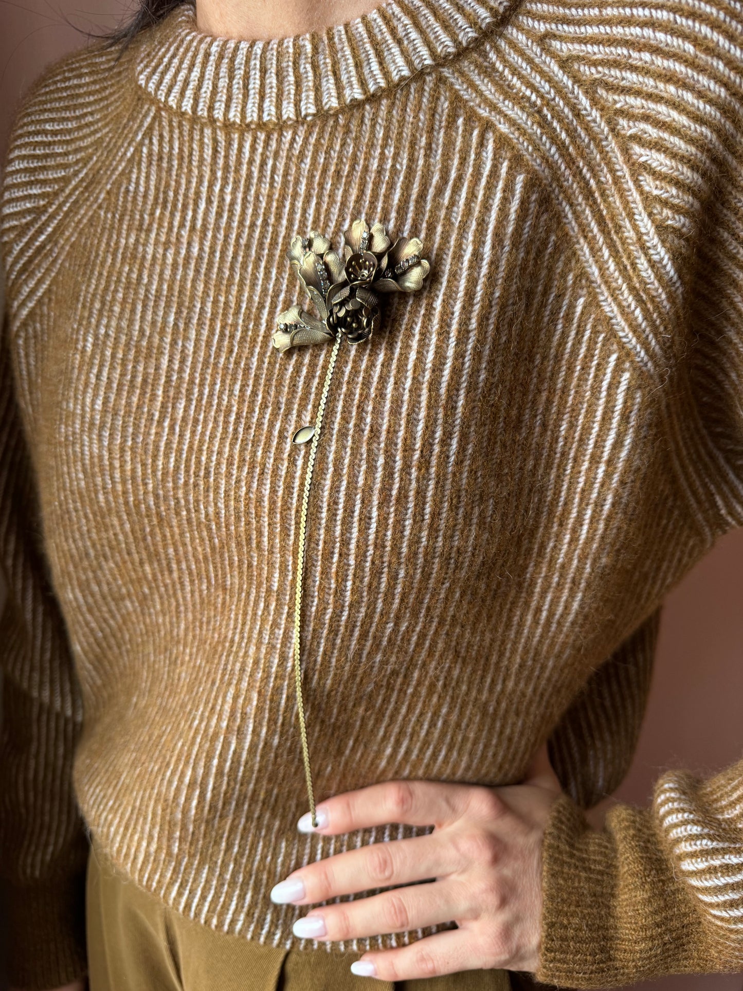 Spilla 5 boccioli con strass UNIQUE