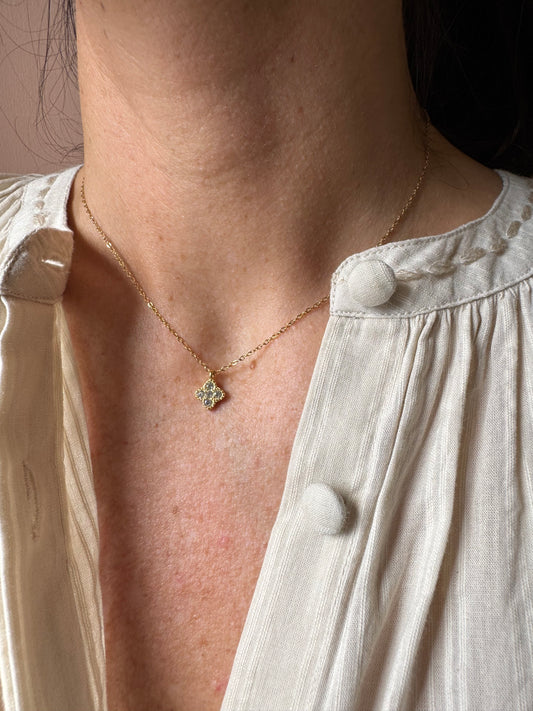 Girocollo quadrifoglio luminoso