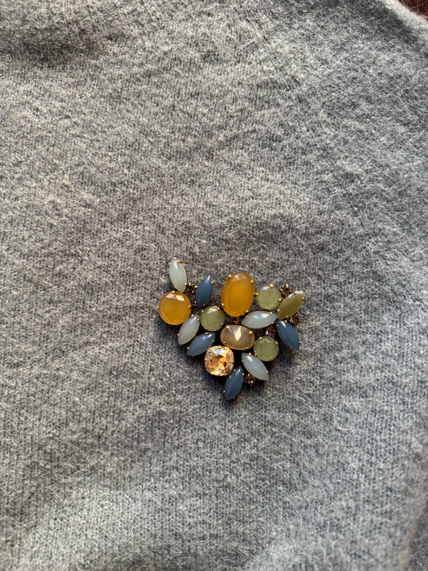 Spilla multi castoni azzurro giallo Unique