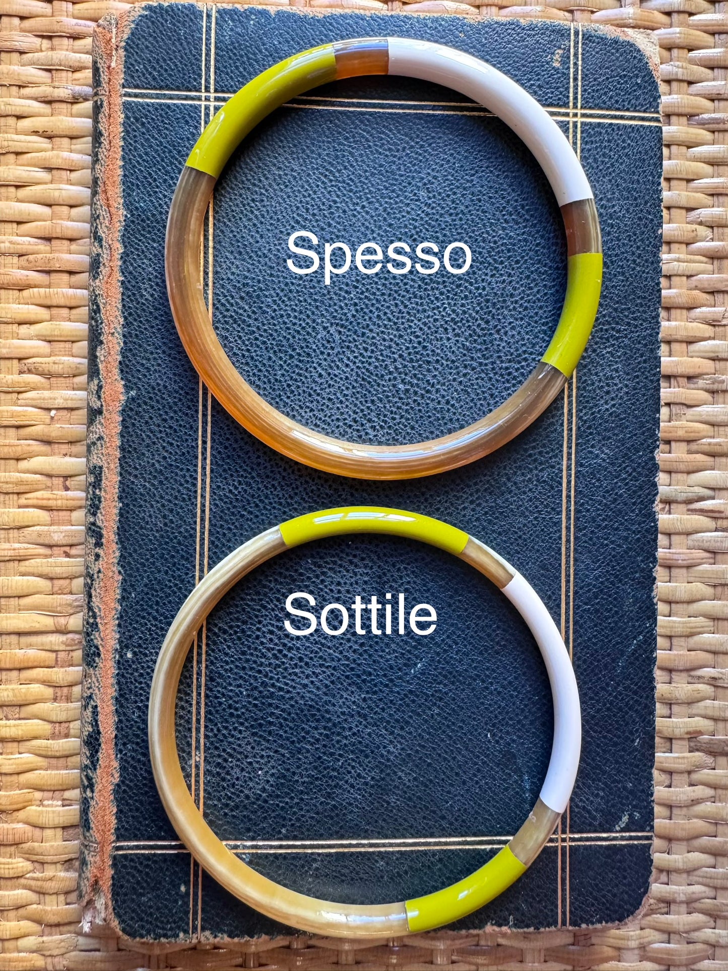 Bracciali rigidi smaltati
