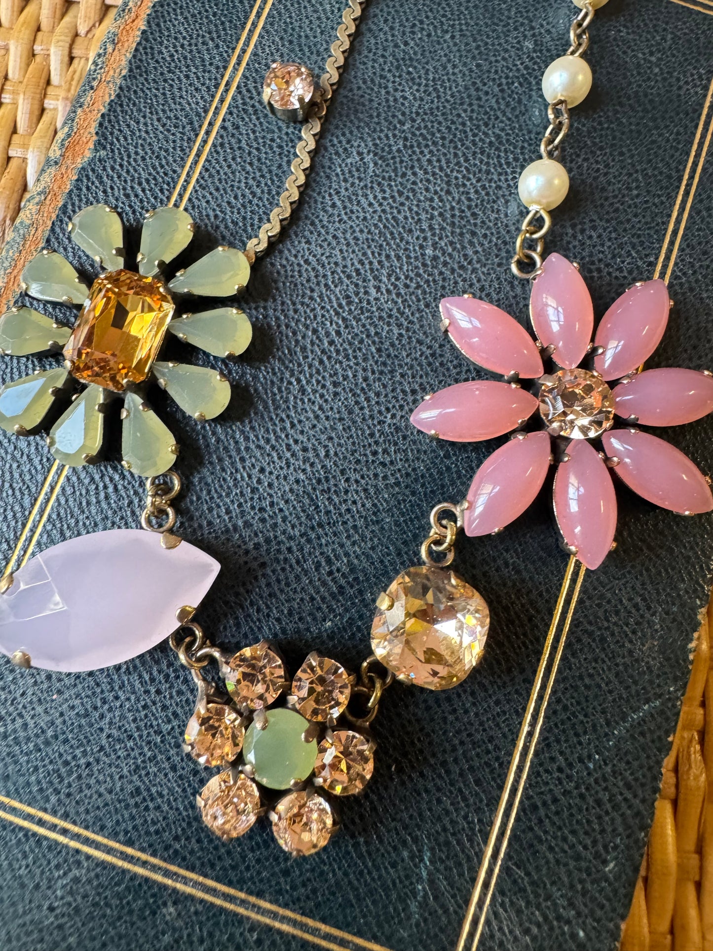 Collana mix fiori rosa e verde Unique