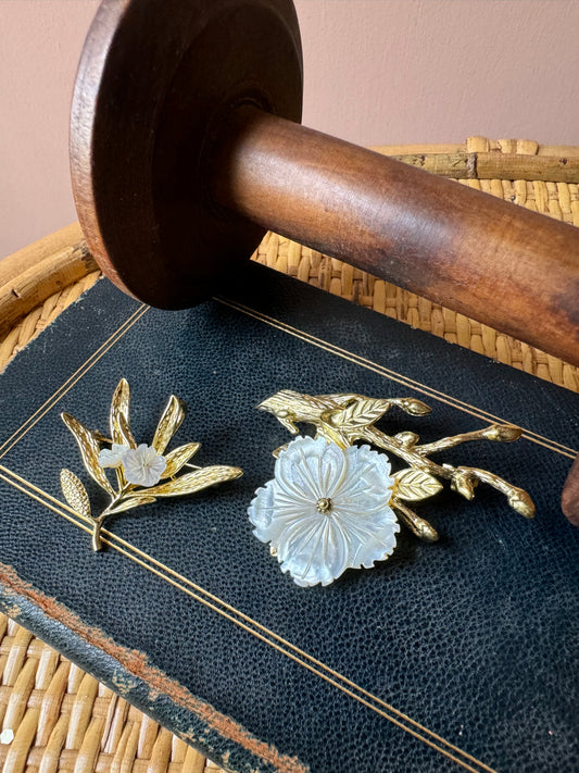 Spilla fiore madreperla