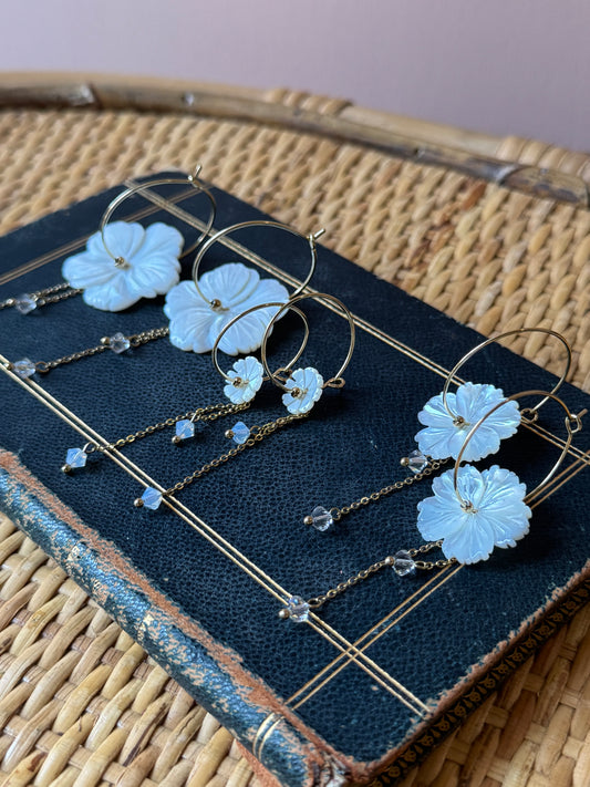 Orecchini fiore Madreperla pendenti