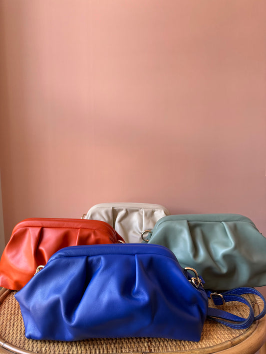 Clutch in pelle
