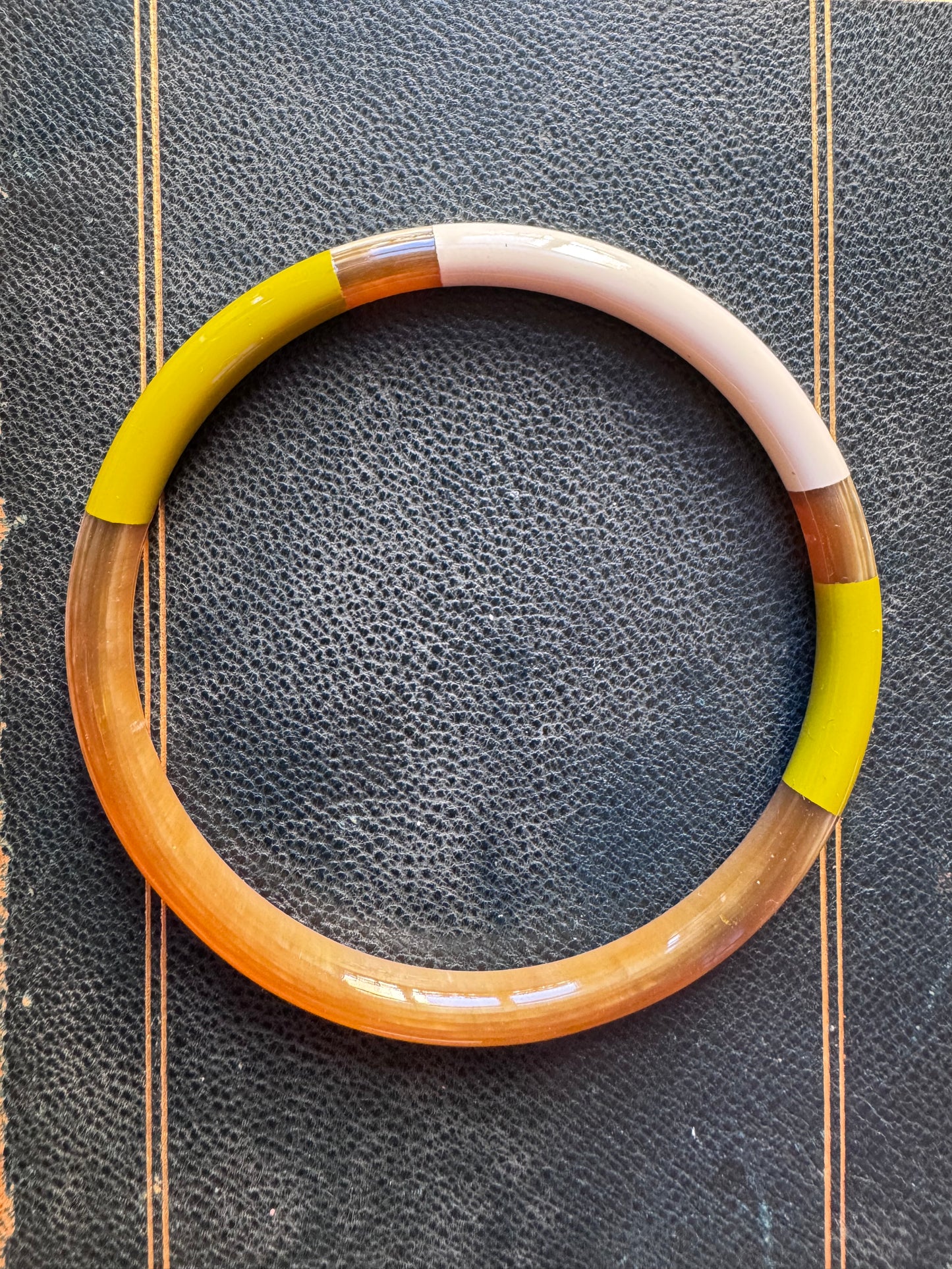 Bracciali rigidi smaltati