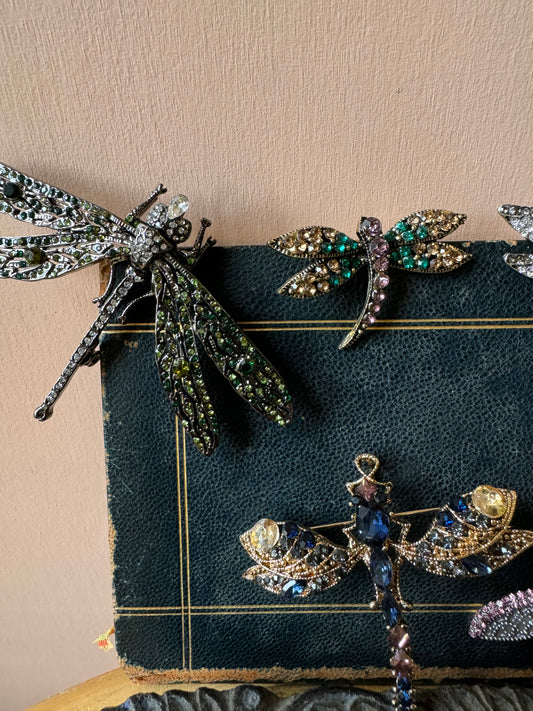 Spille libellule con cristalli