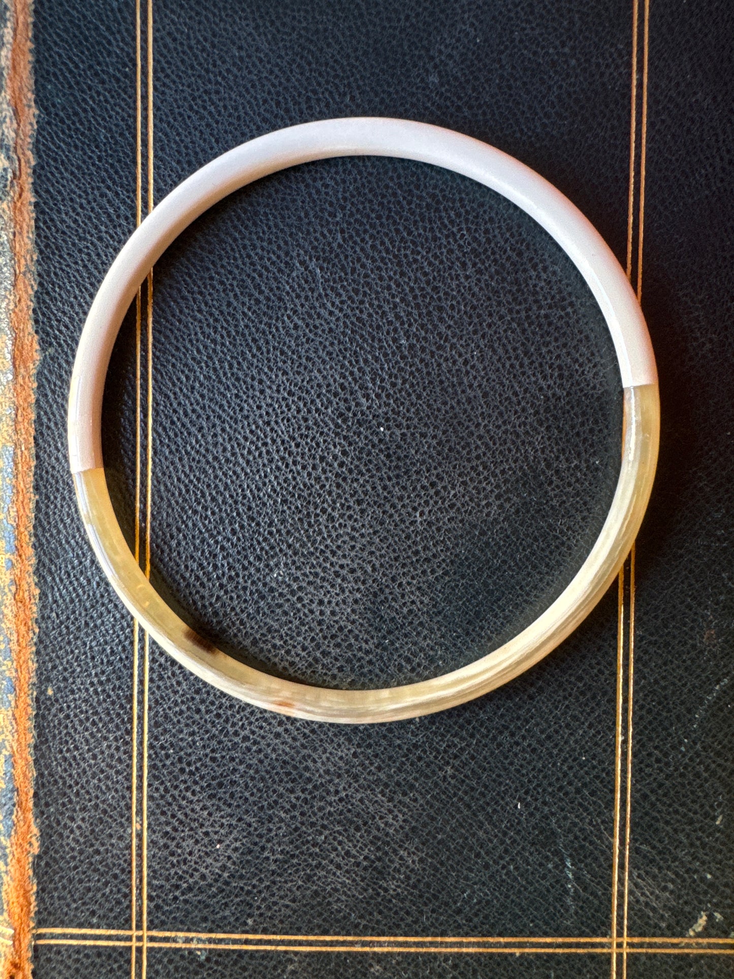 Bracciali rigidi smaltati