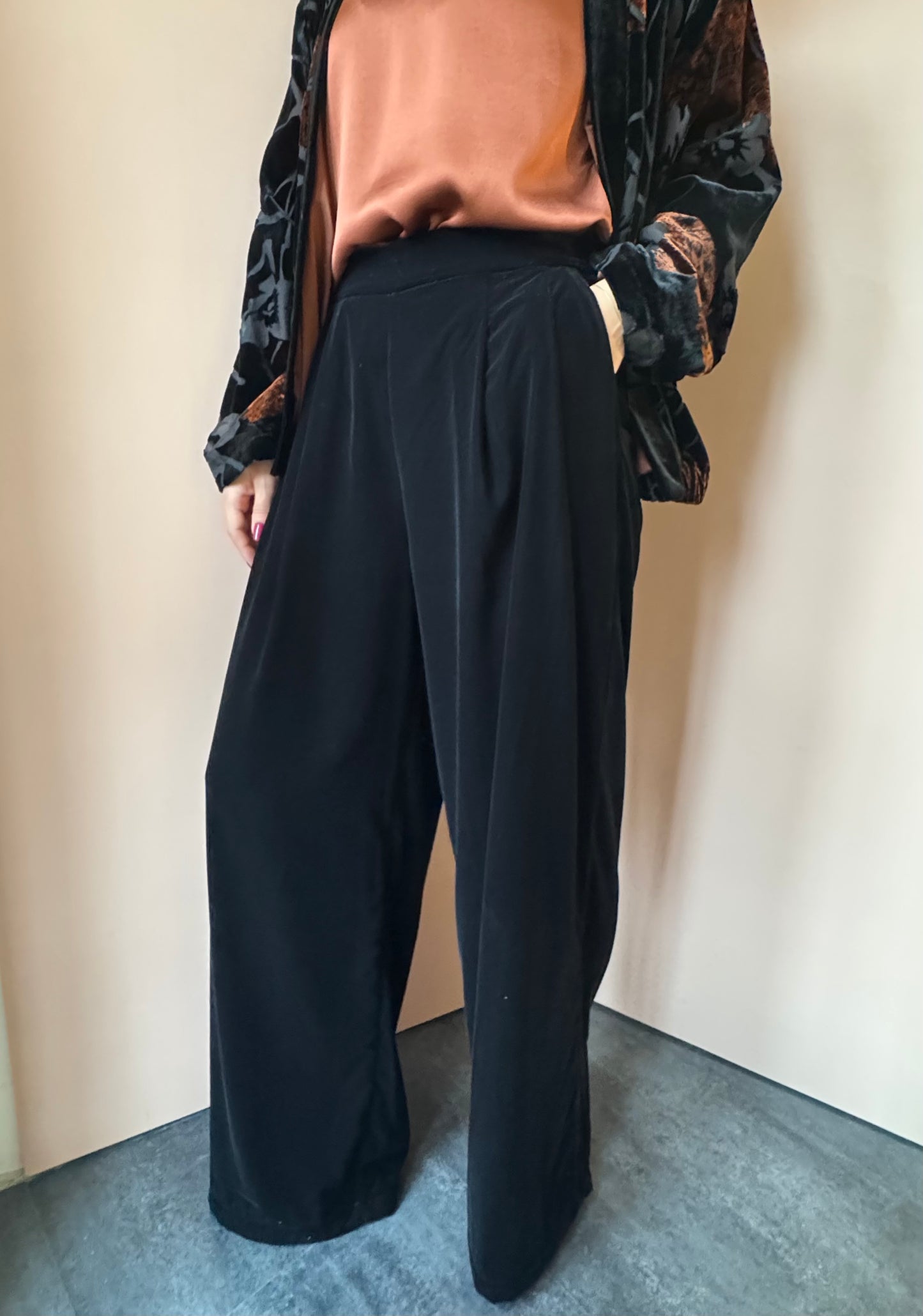 Pantaloni in velluto nero WU SIDE