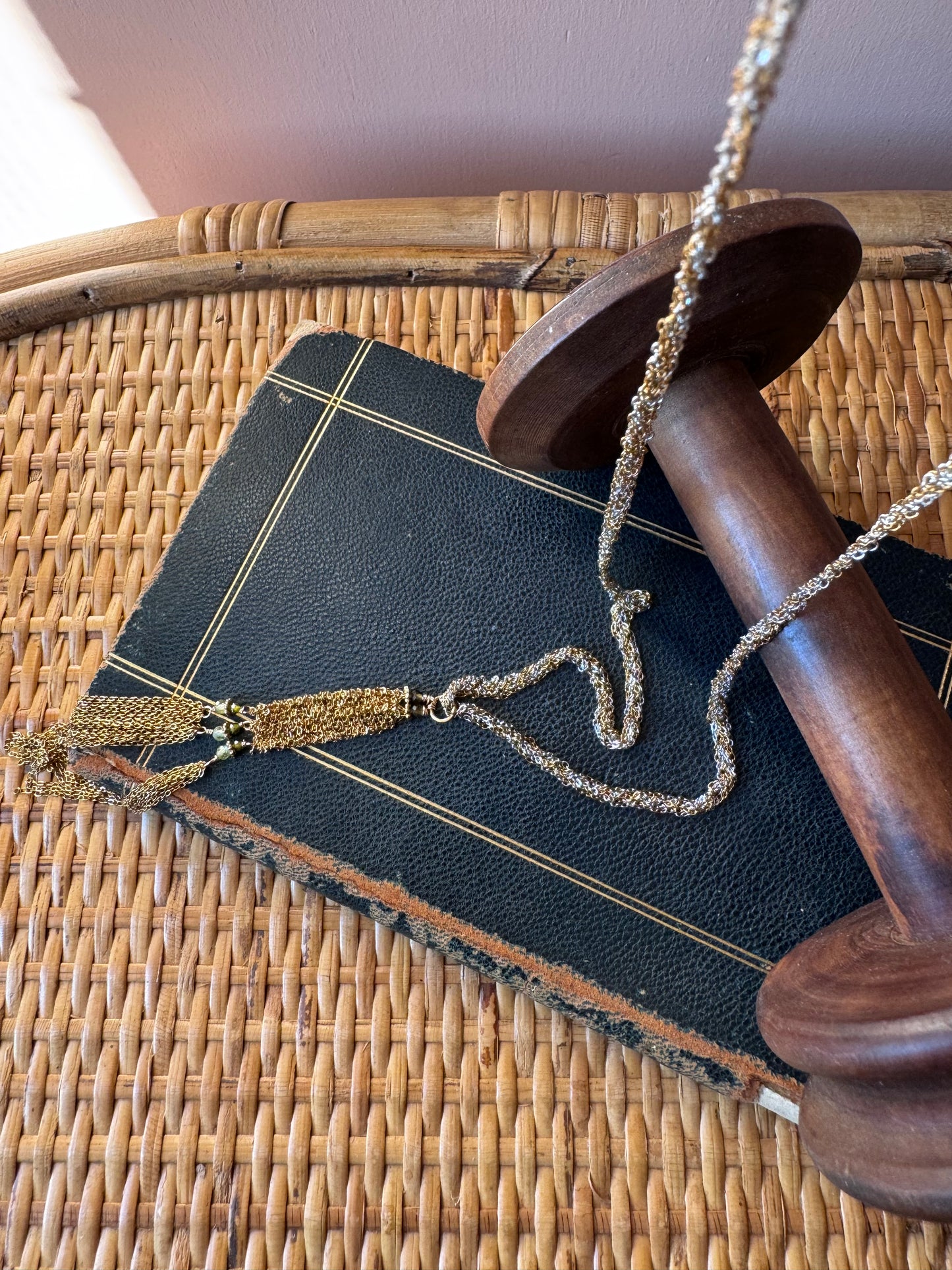 Collana lunga metalli con nappina