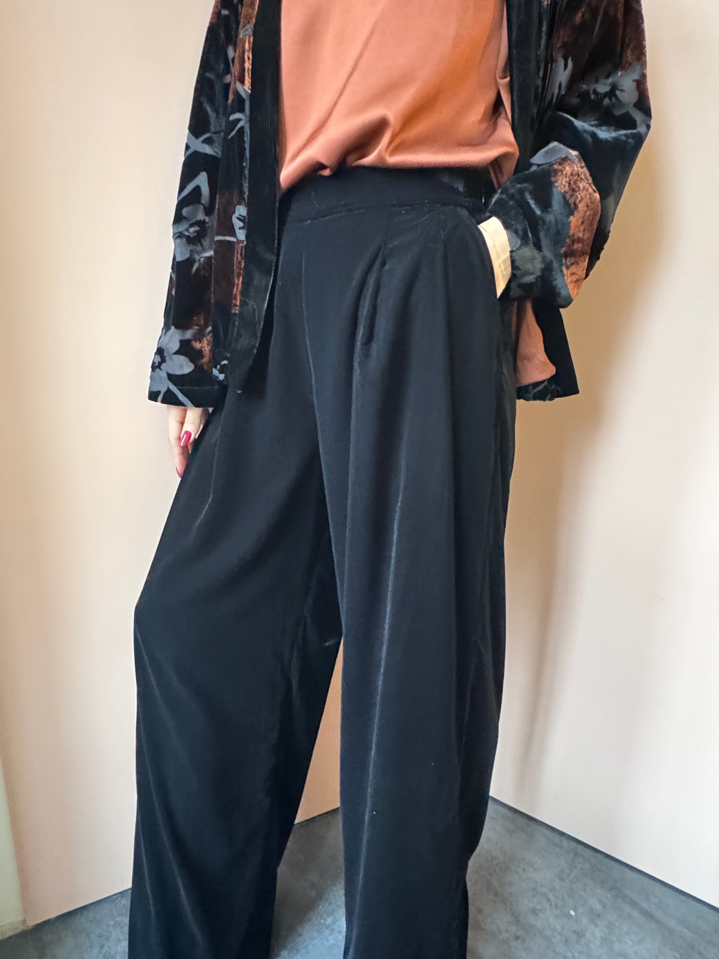 Pantaloni in velluto nero WU SIDE