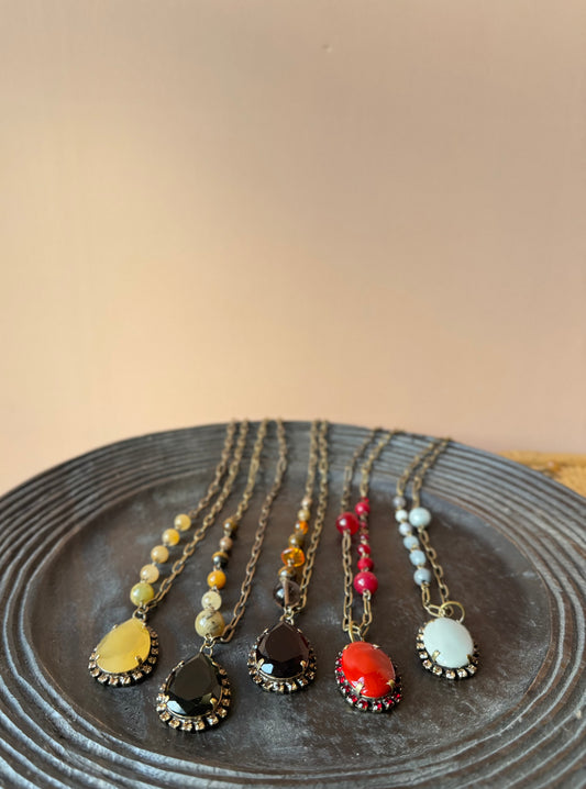 Collane lunghe con ciondolo bordato Unique