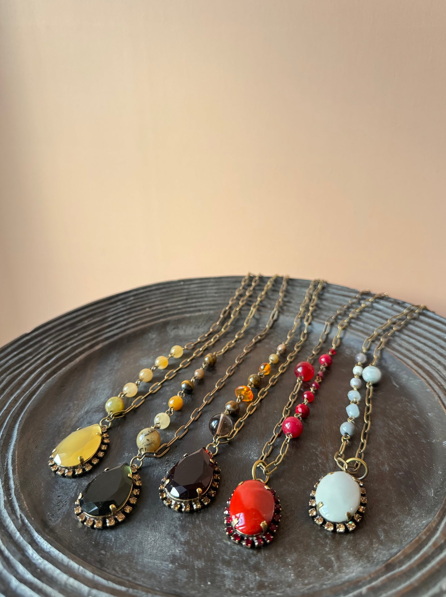 Collane lunghe con ciondolo bordato Unique