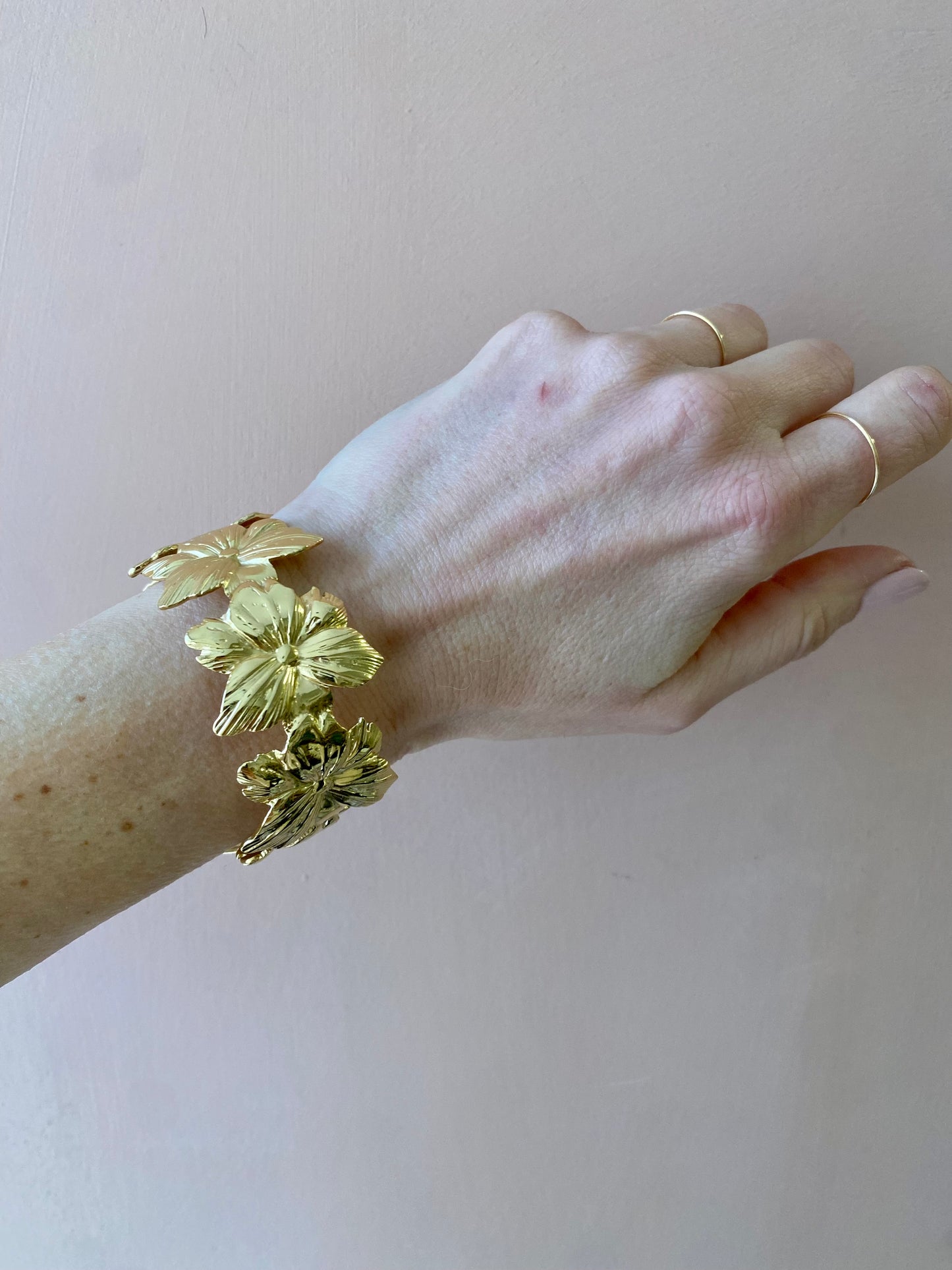 Bracciale rigido fiori