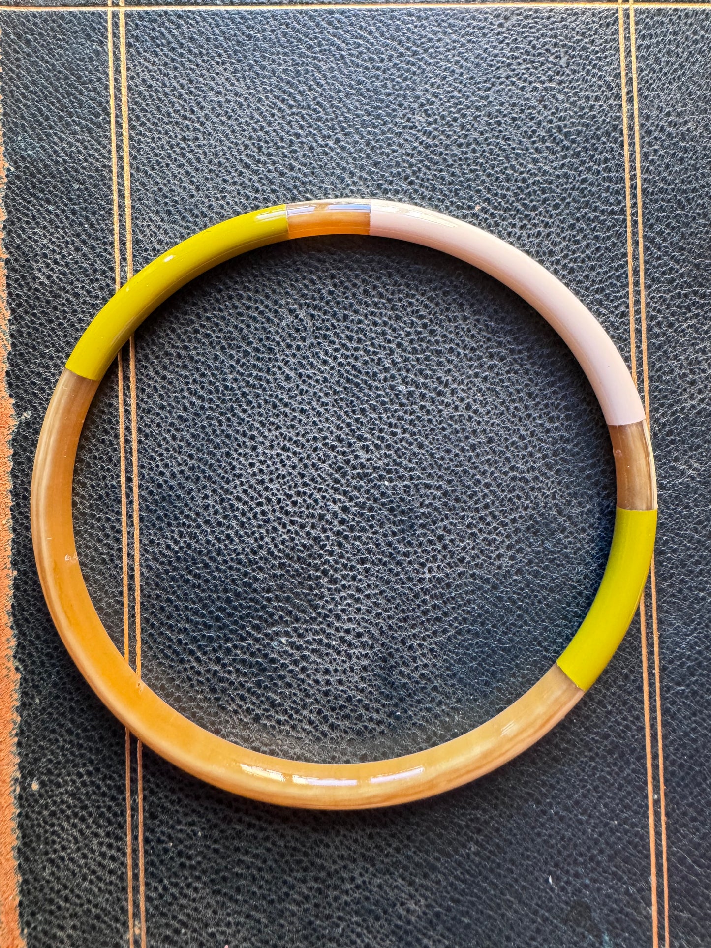 Bracciali rigidi smaltati