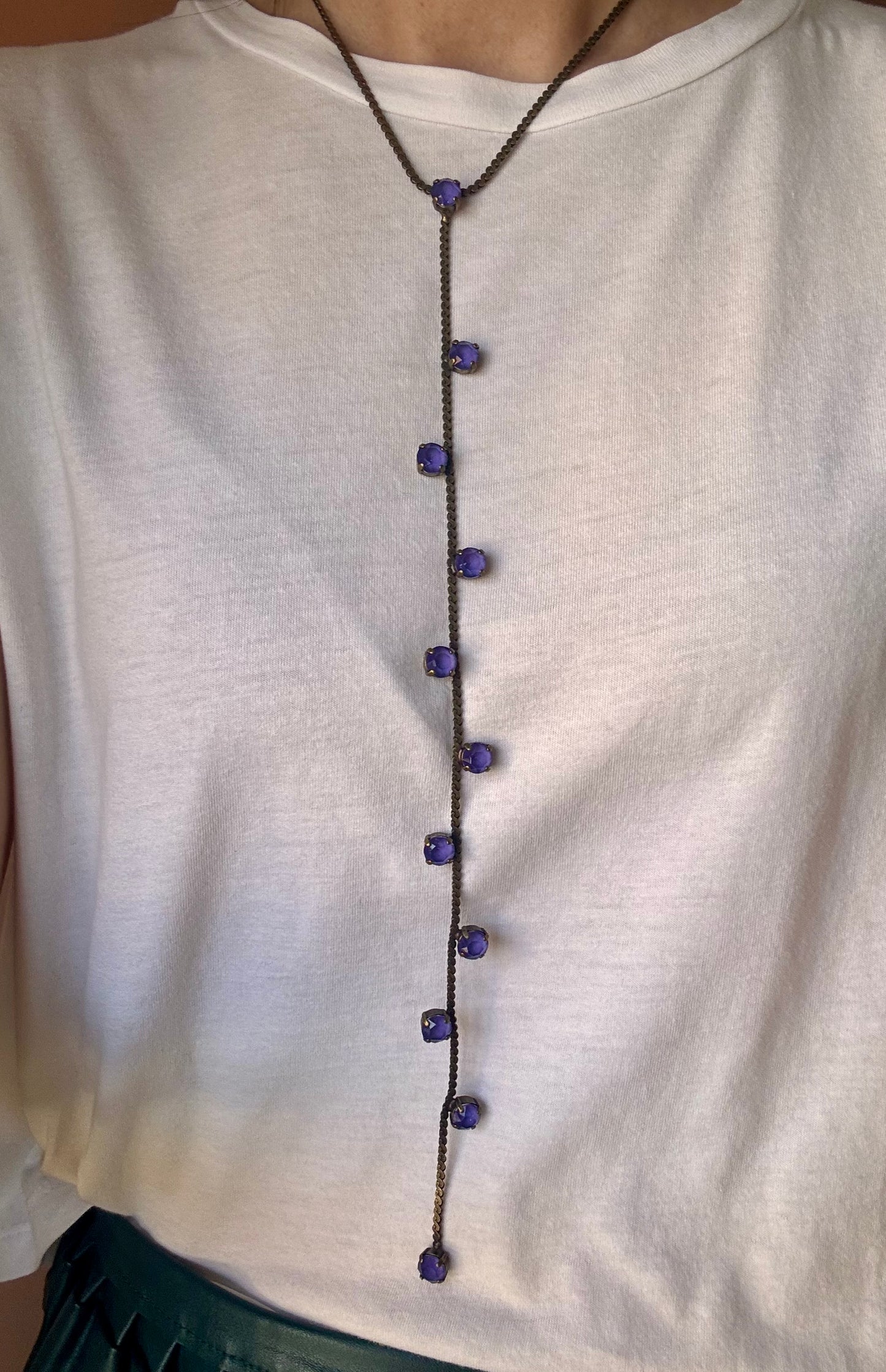 Collana con catena e strass viola Unique