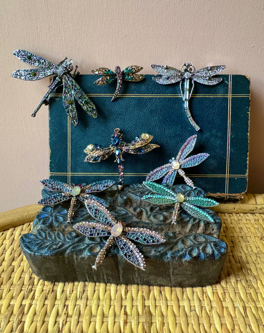 Spille libellule con cristalli