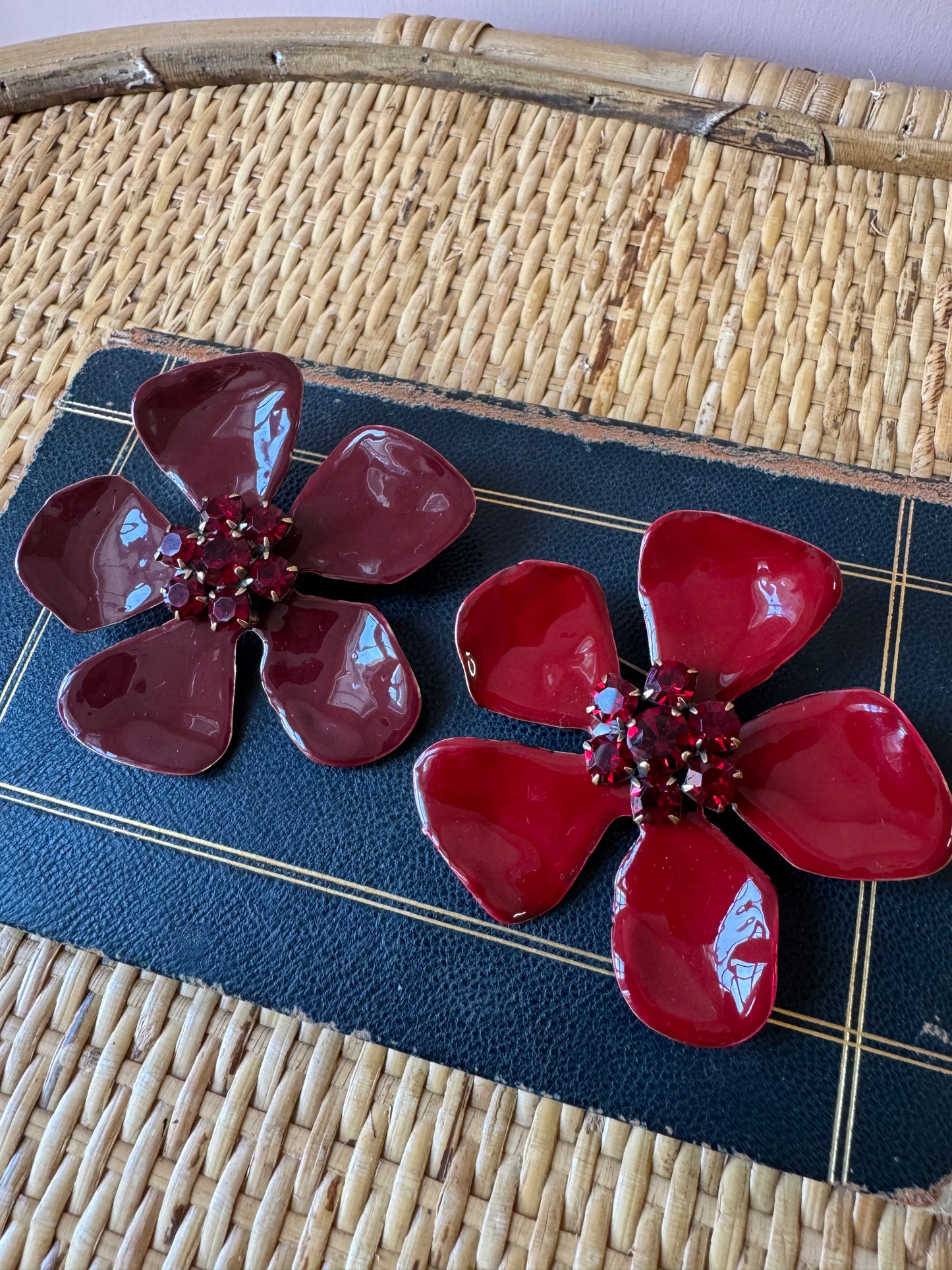 Spille fiore smaltato Unique