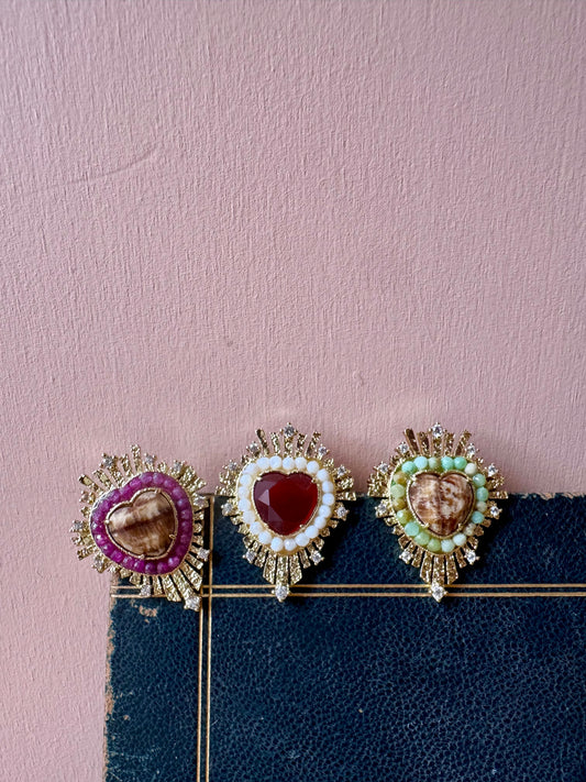 Spilla cuore sacro con perline