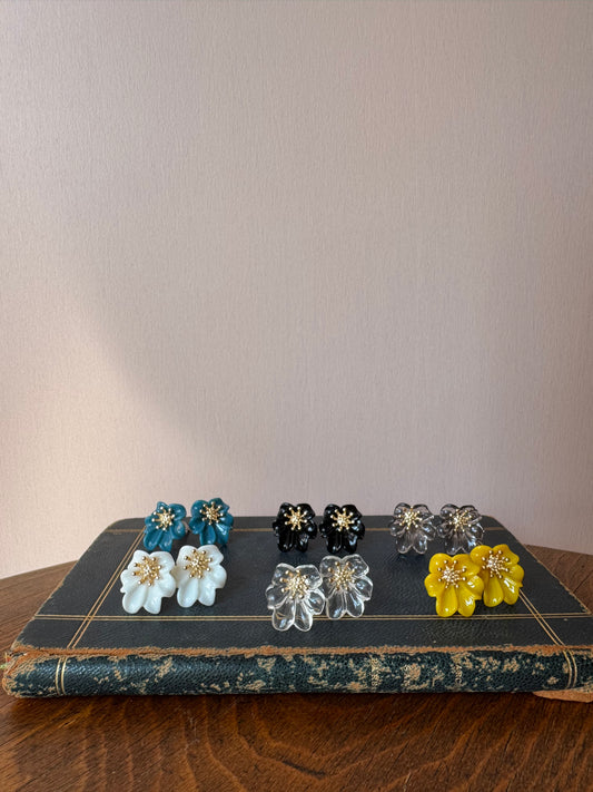 Orecchini fiorellino resina