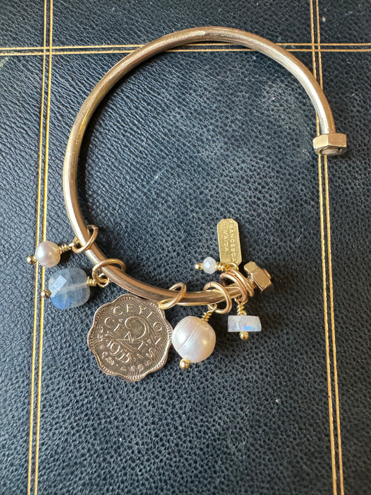 Bracciale rigido con bullone svitabile ,charms e zircone L|UNA